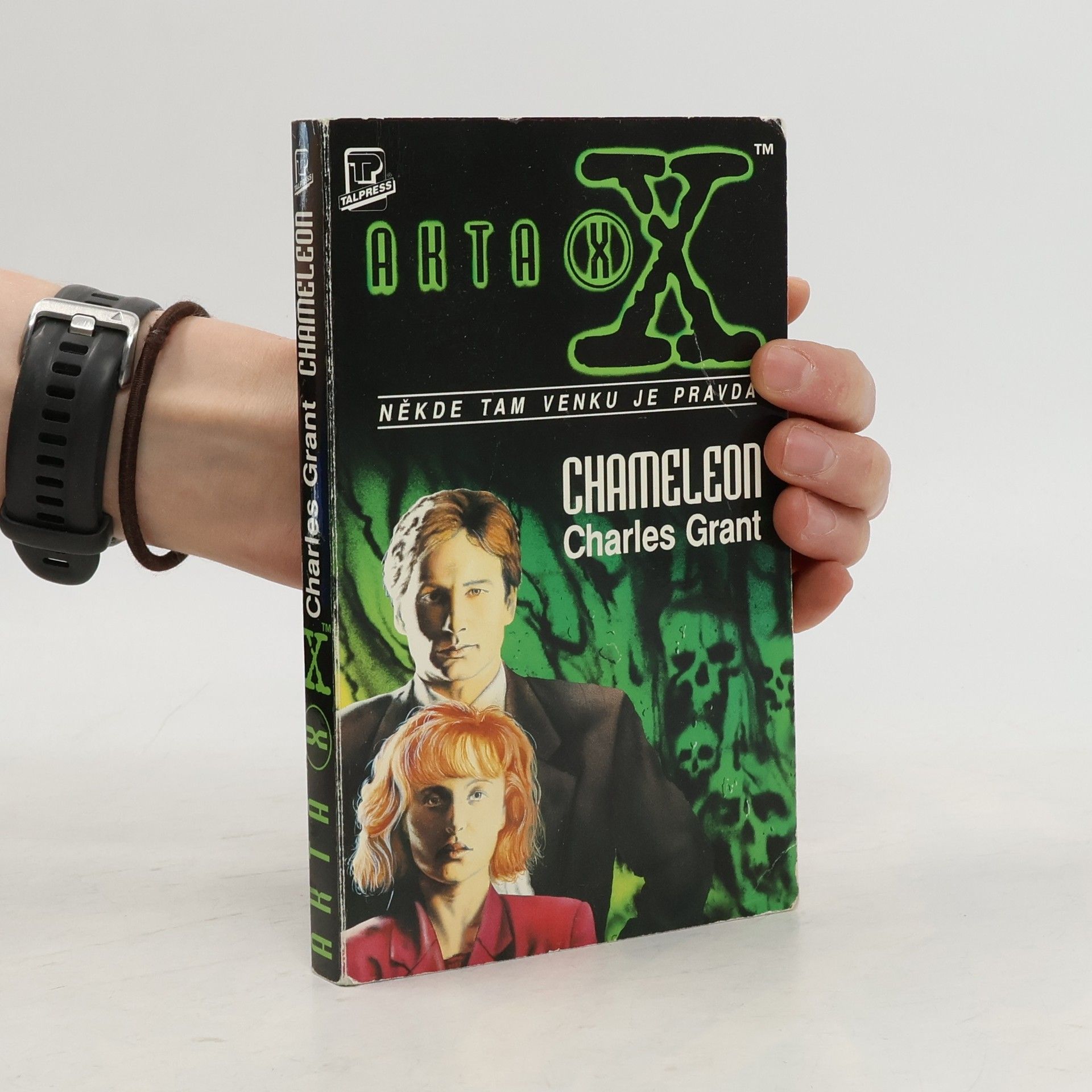 Charles Grant Akta X. Chameleon.