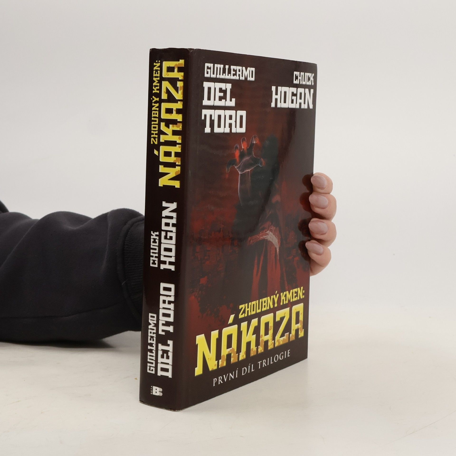 Guillermo del Toro Zhoubný kmen. Nákaza. První díl trilogie