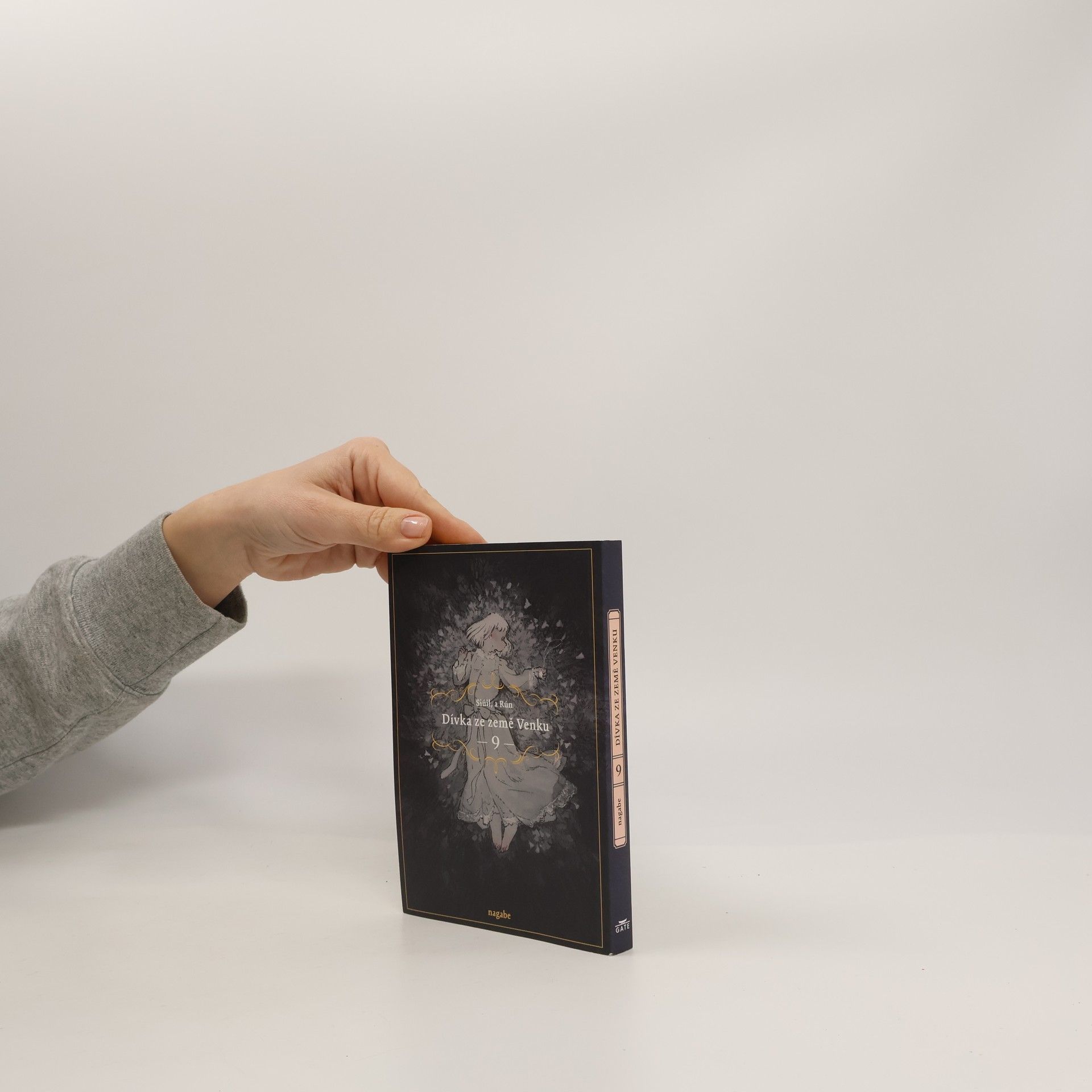 Nagabe Dívka ze země Venku : Siúil, a Rún. 9