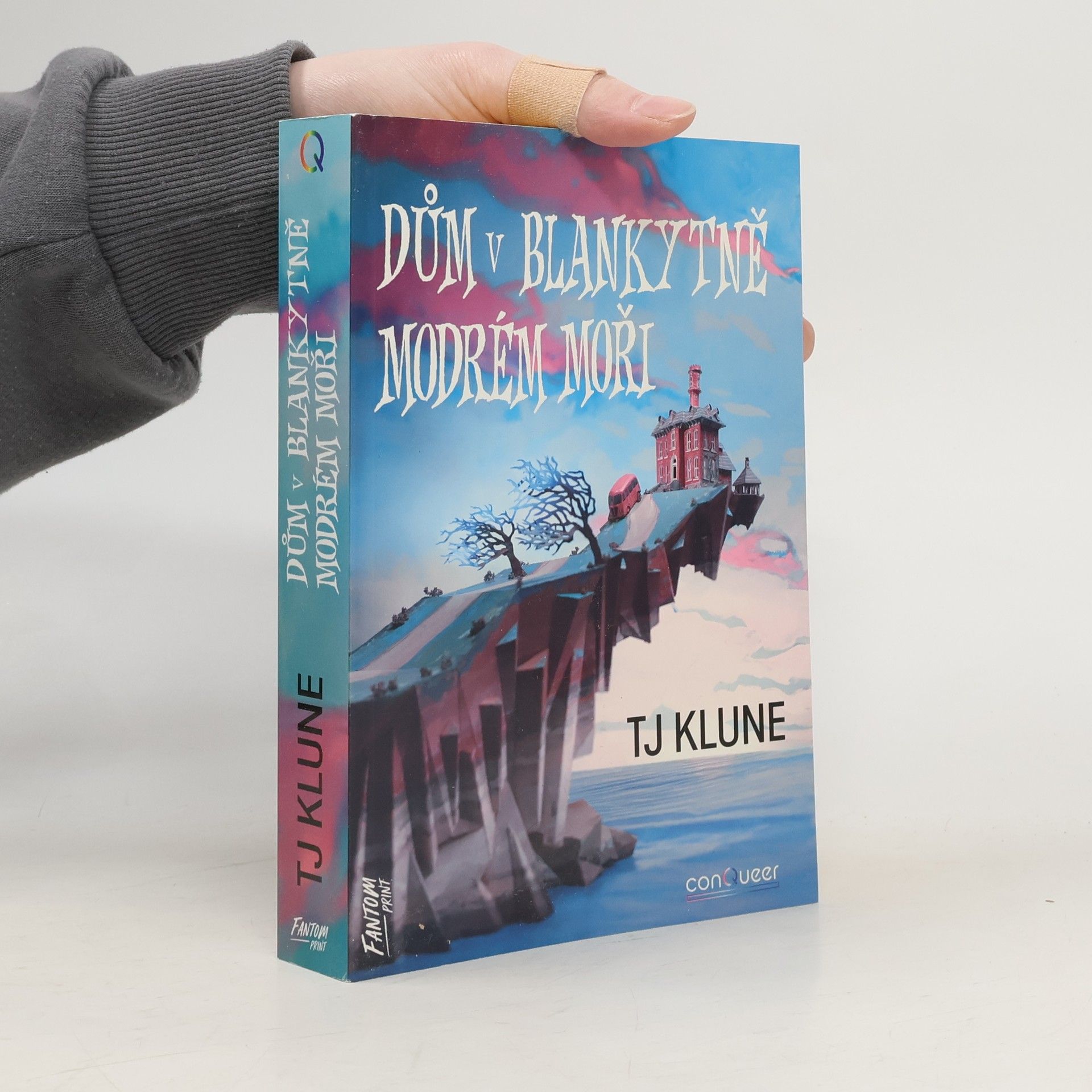 Dům v blankytně modrém moři