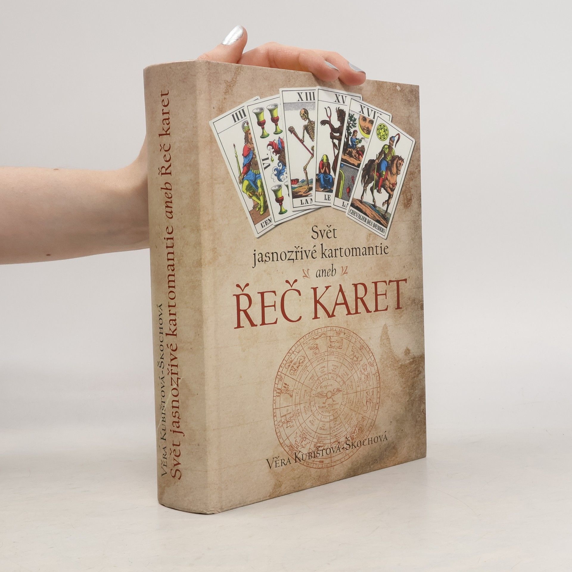 Svět jasnozřivé kartomantie aneb řeč karet