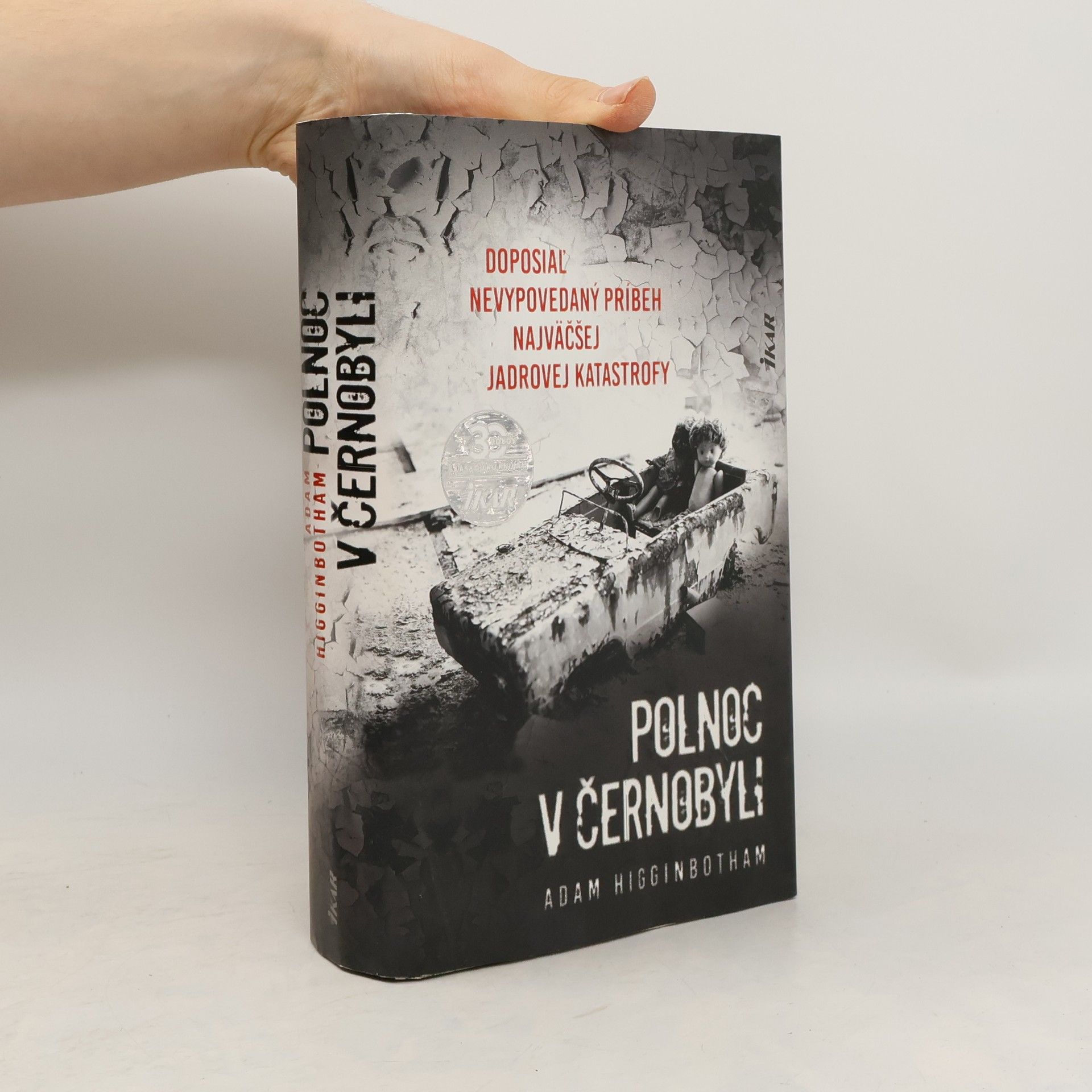 Adam Higginbotham Polnoc v Černobyli