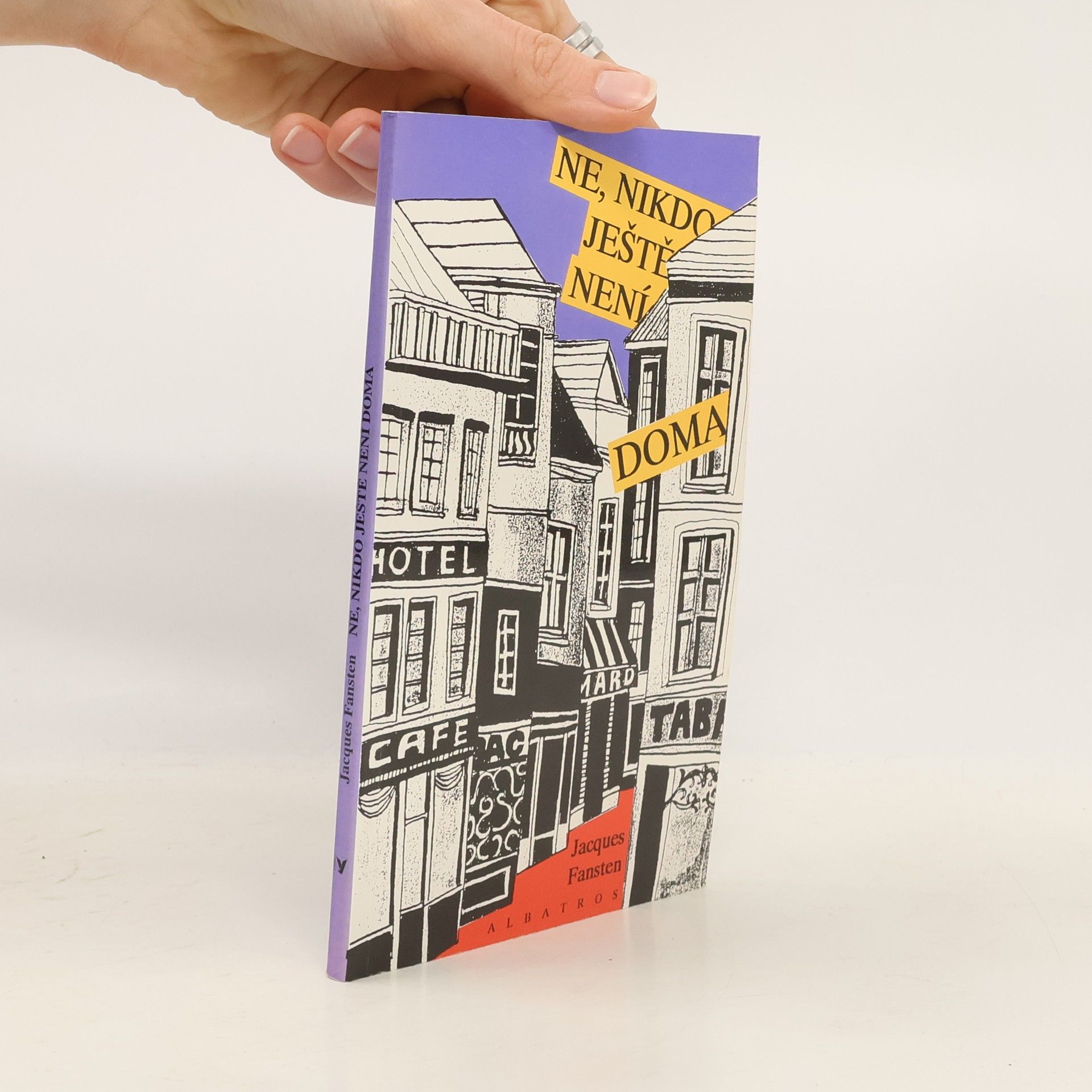 Ne, nikdo ještě není doma