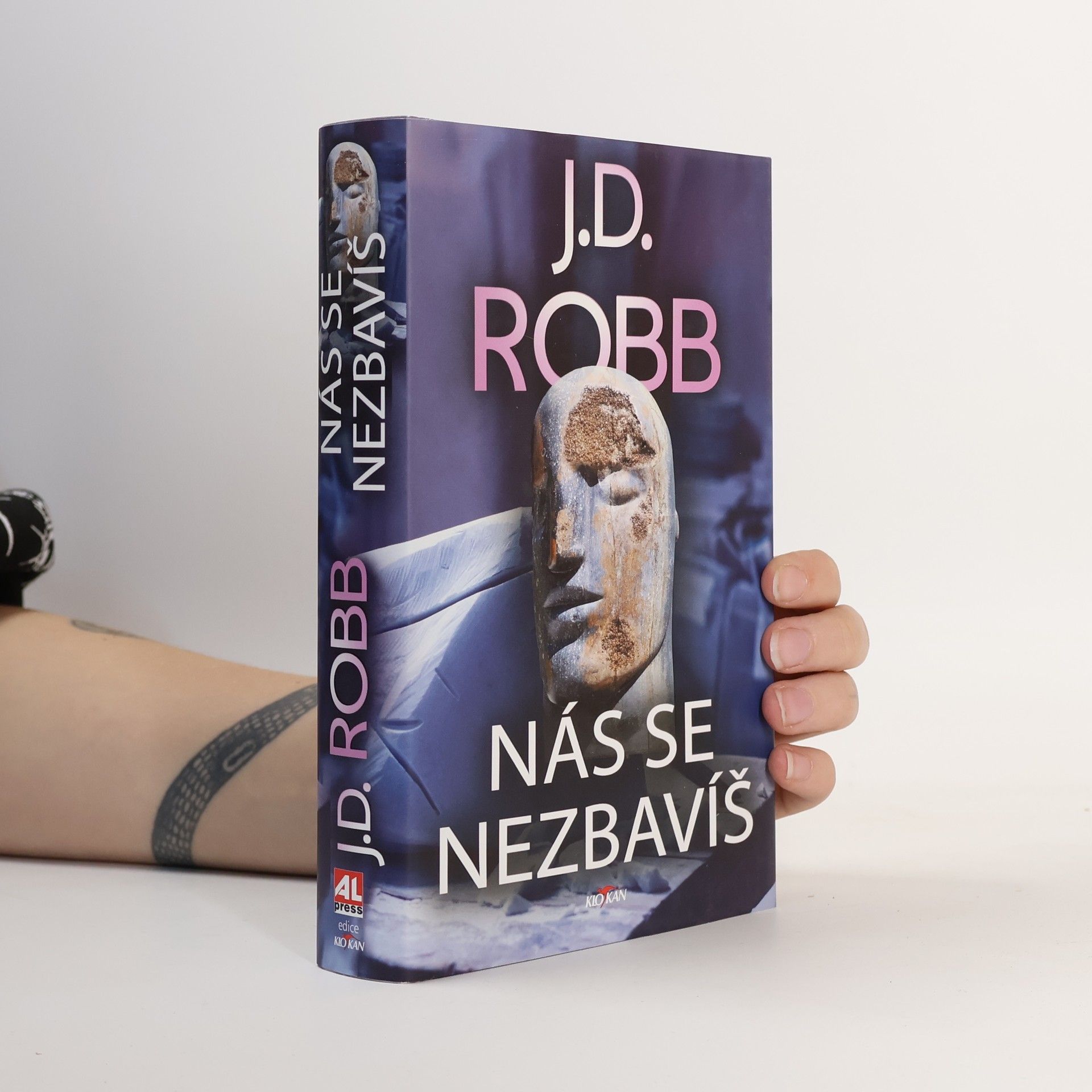 Nora Roberts Nás se nezbavíš