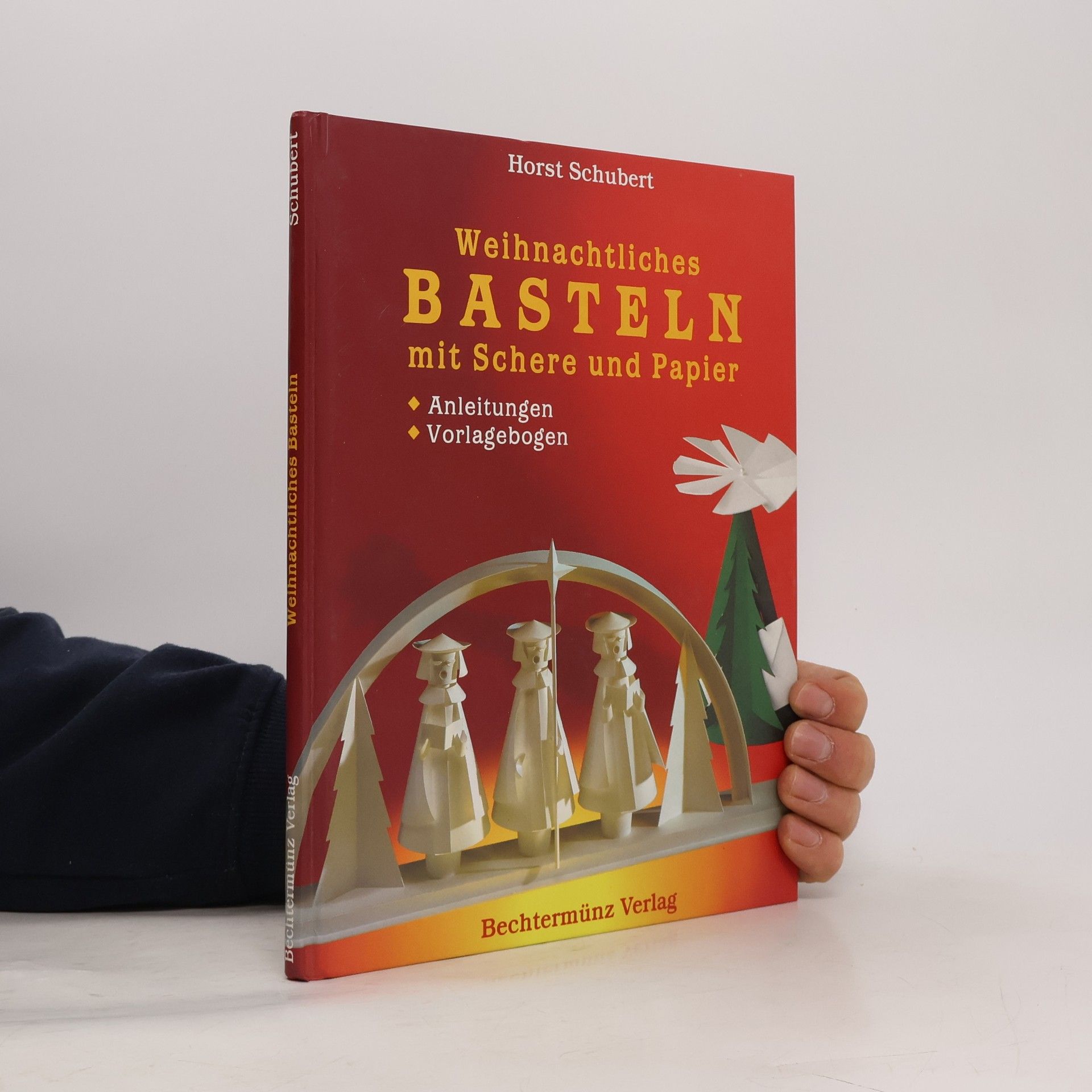 Weihnachtliches Basteln mit Schere und Papier