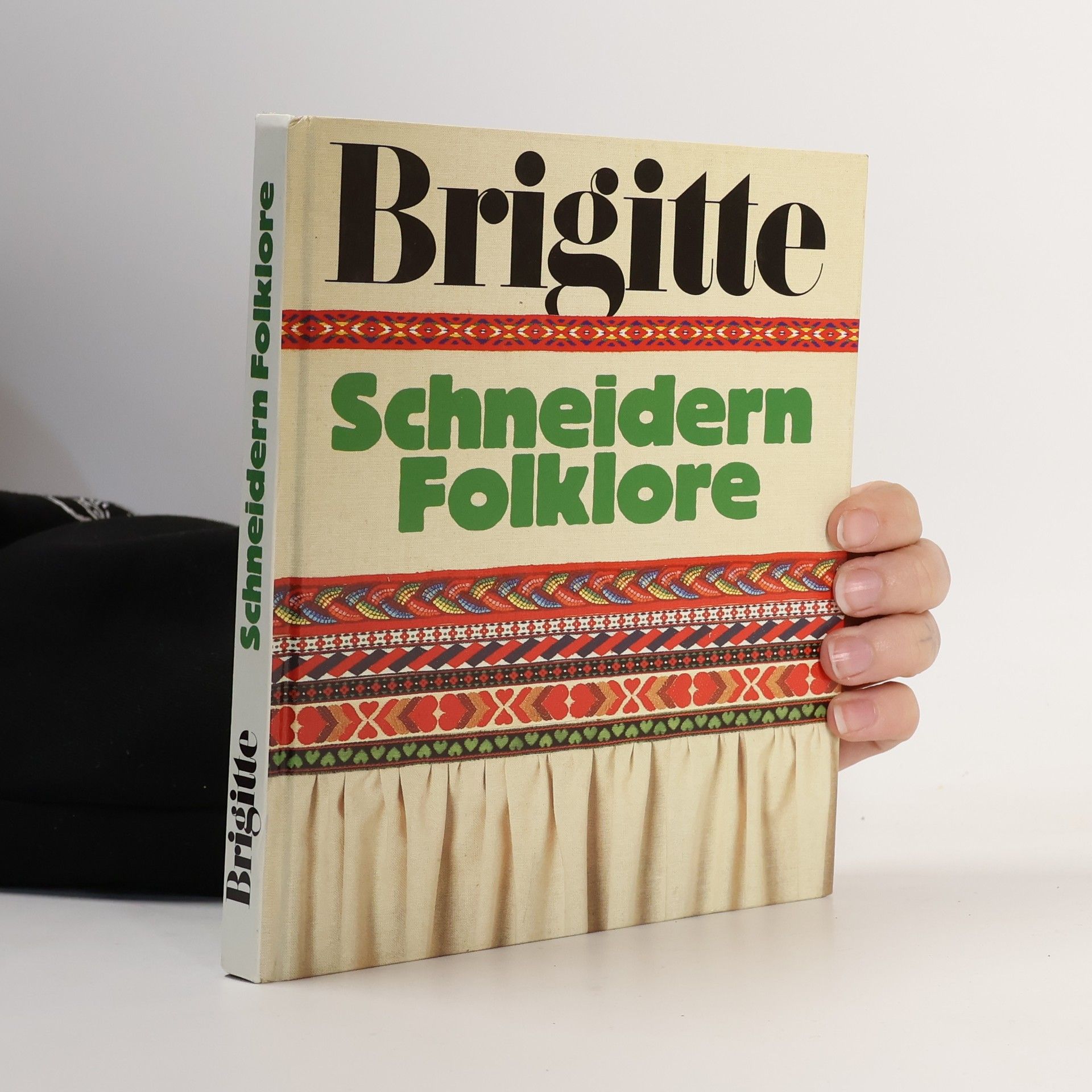 Kerstin Lokrantz Brigitte. Schneidern und Folklore