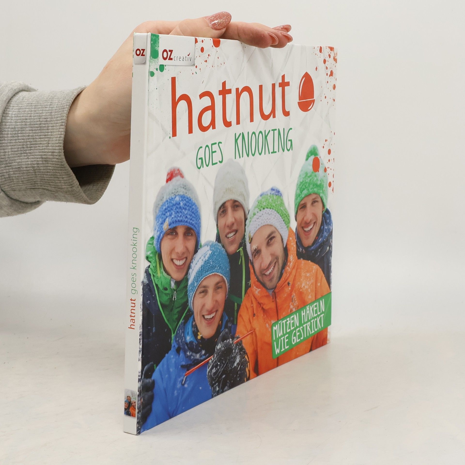 Wolf-Peter Ulrich Hatnut goes knooking ; [Mützen häkeln wie gestrickt]