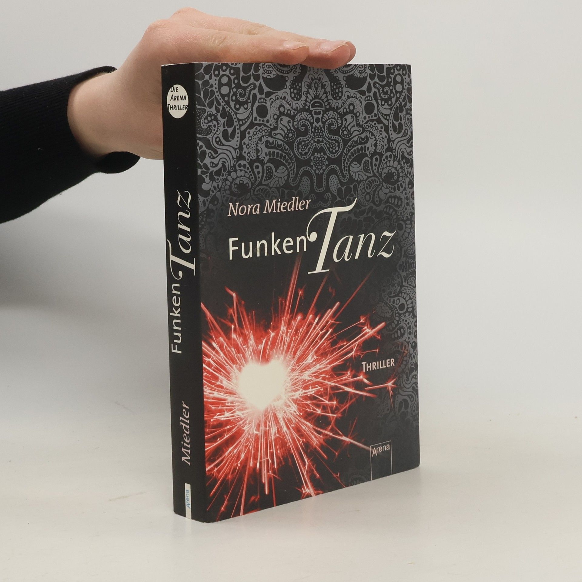 Nora Miedler Funkentanz