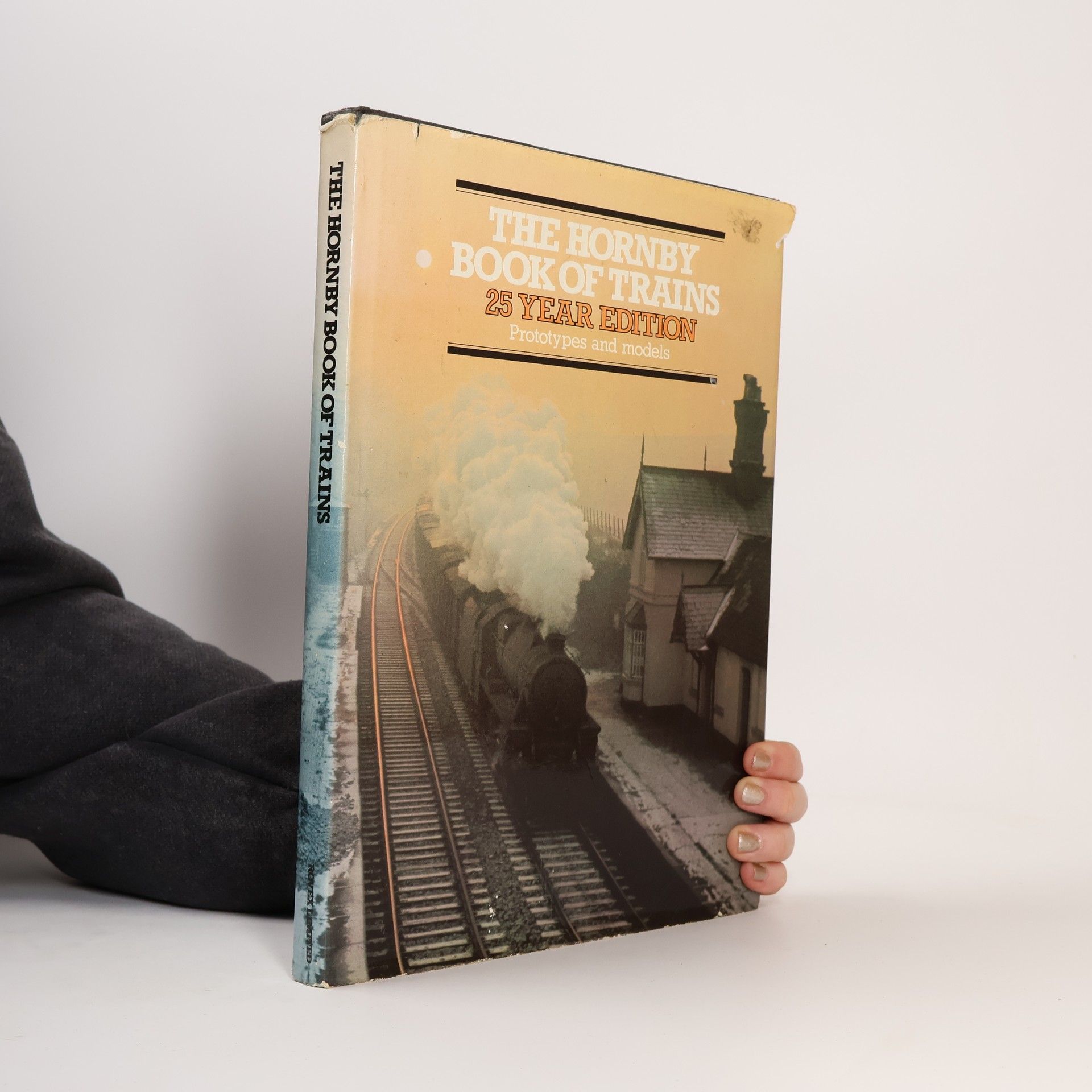 S. W Stevens-Stratten The Hornby Book of Trains