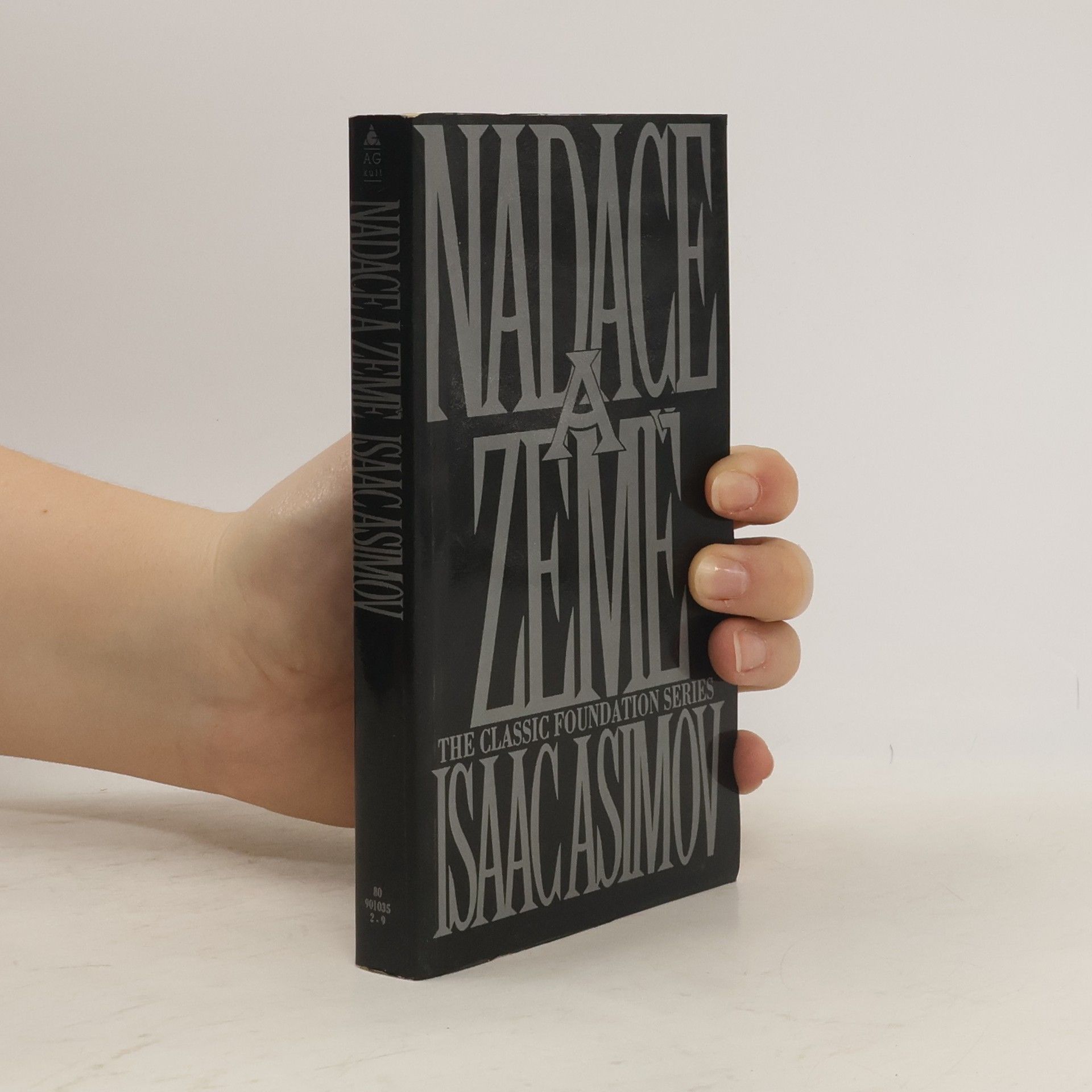 Isaac Asimov Nadace a Země
