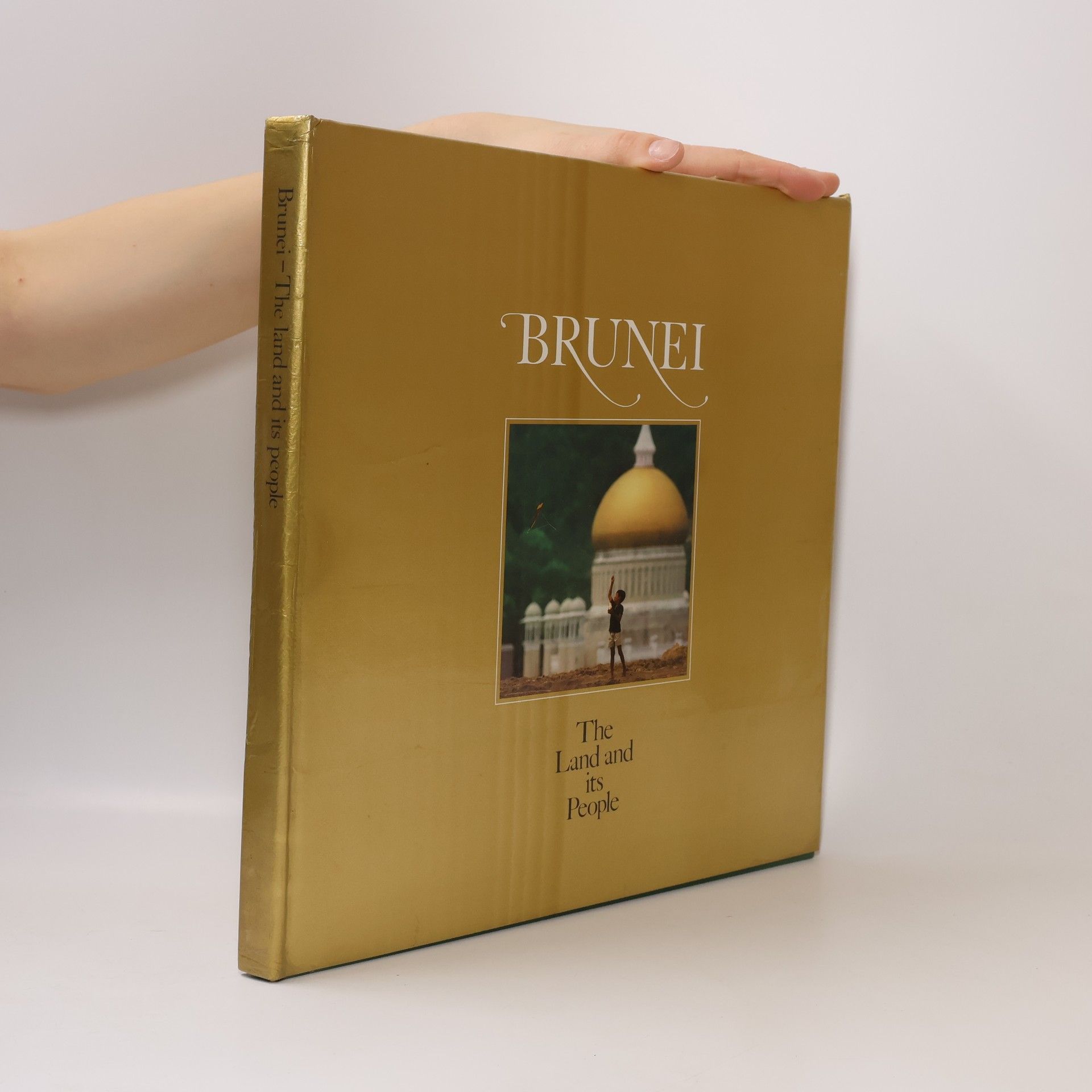 AA.VV. Brunei. The Land and its People