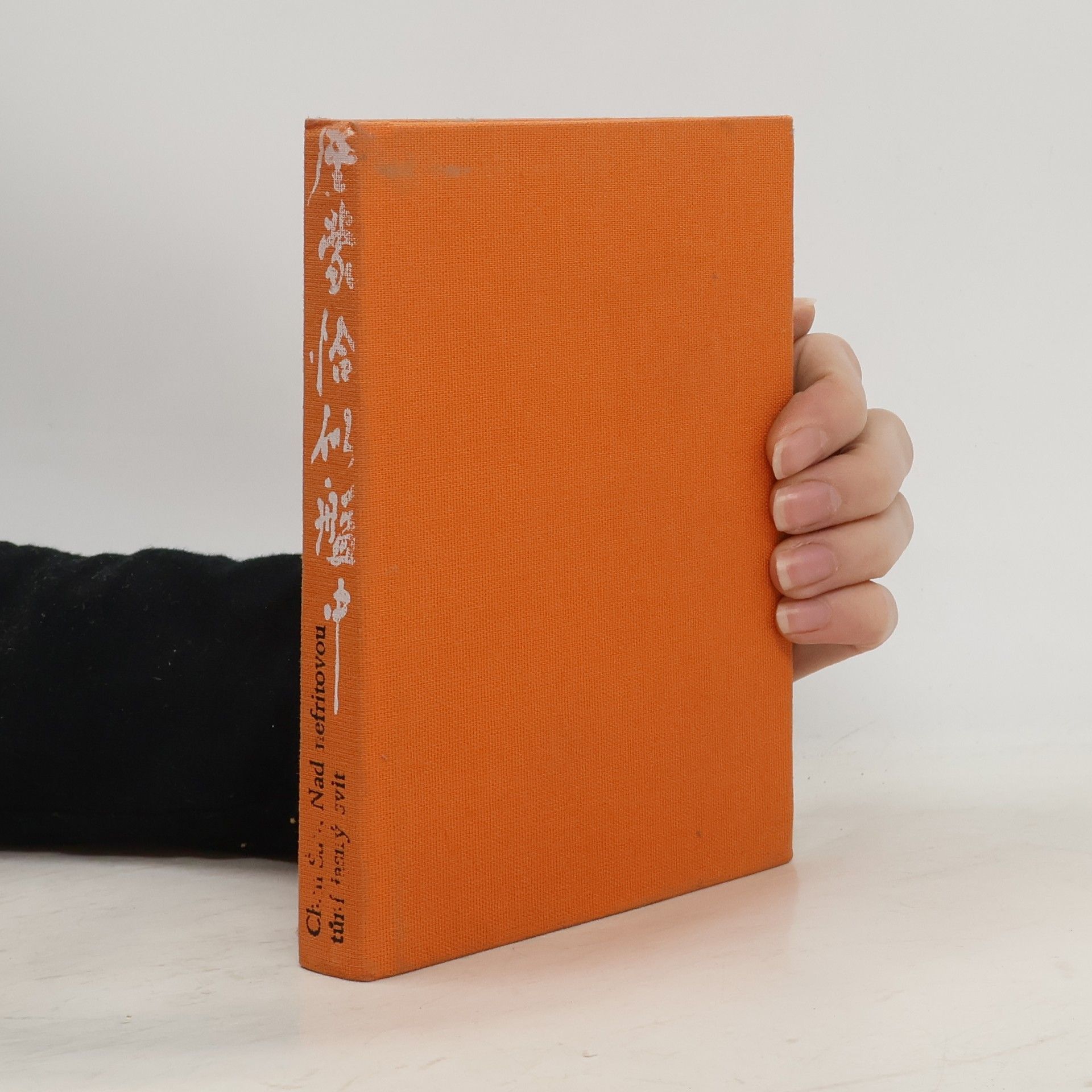 Nad Nefritovou tůní jasný svit