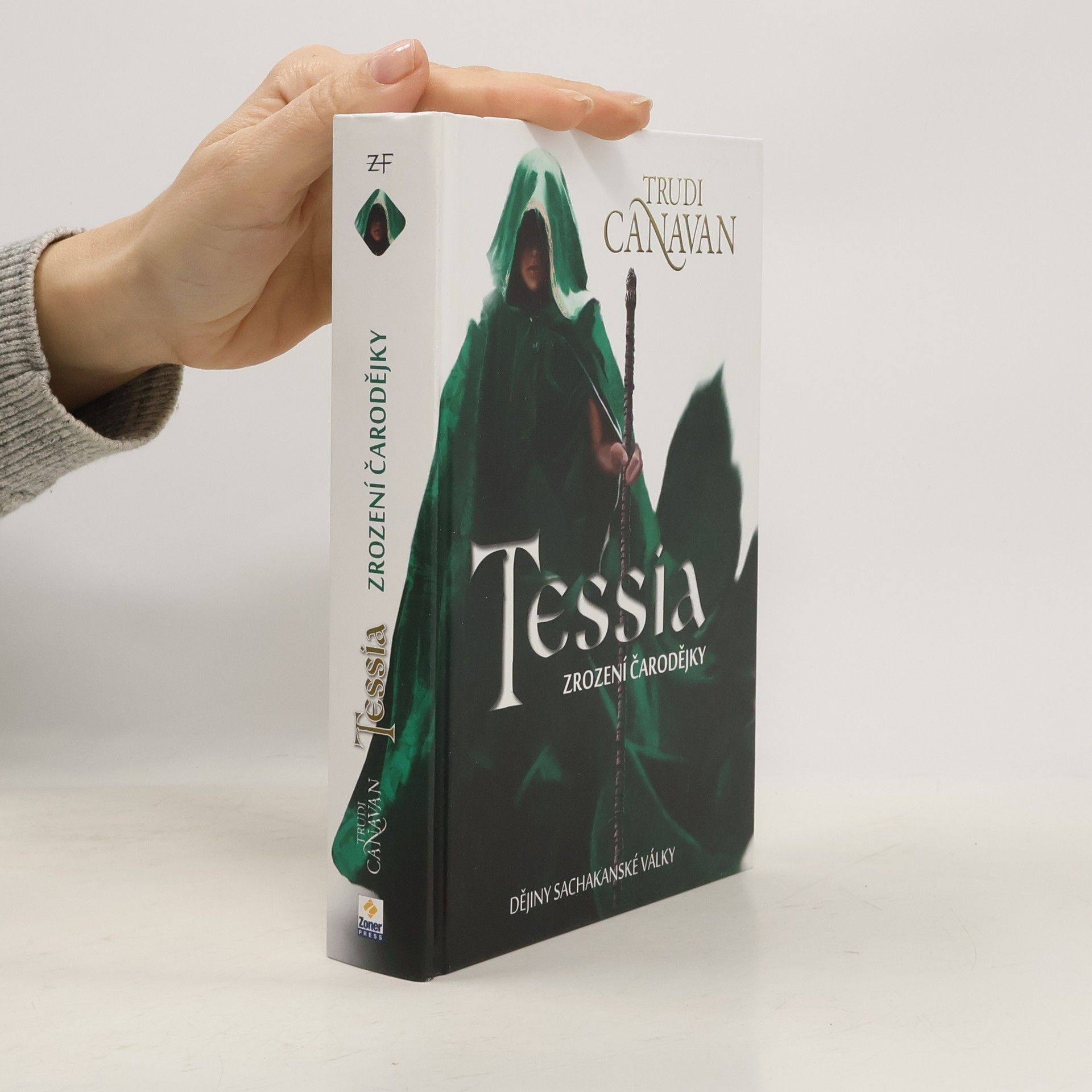 Trudi Canavan Tessia. Zrození čarodějky