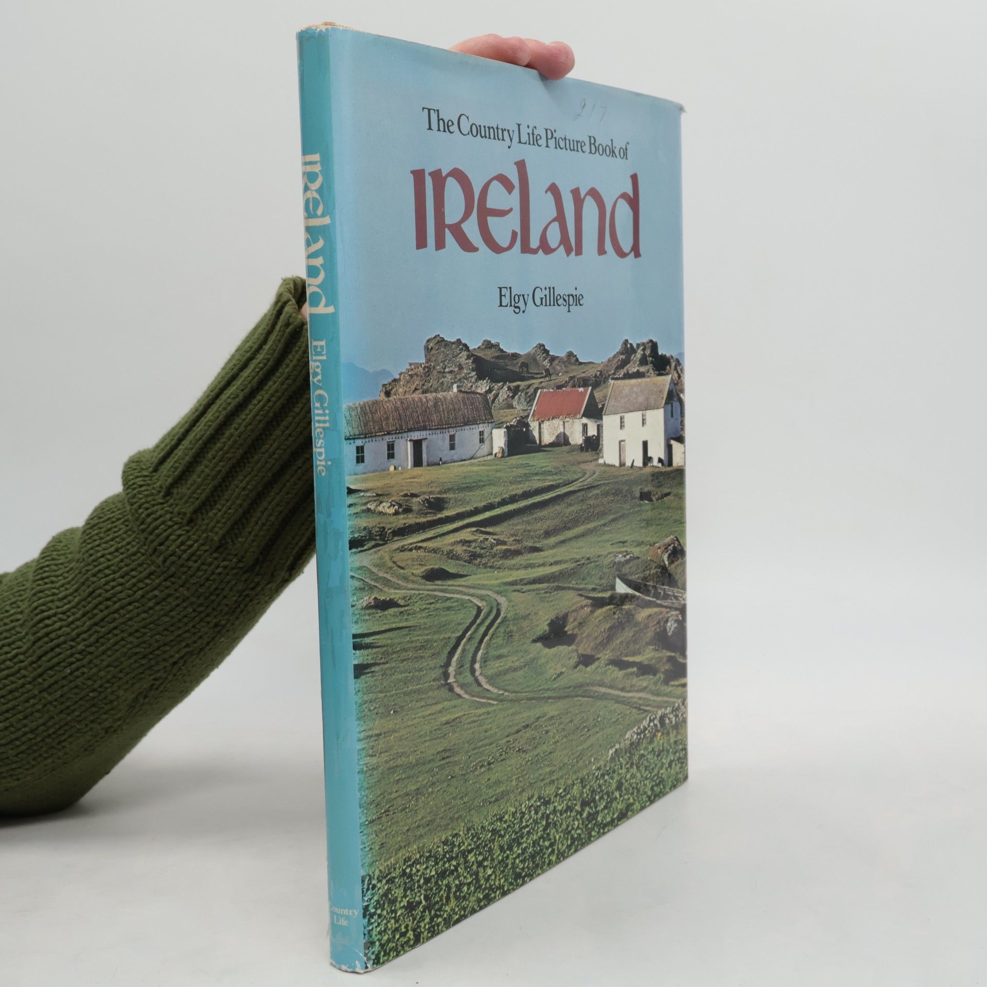Elgy Gillespie The "Country Life" Picture Book of Ireland