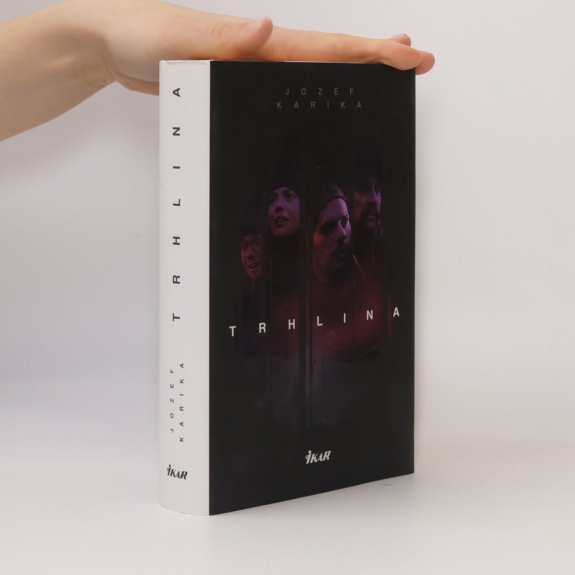 Jozef Karika Trhlina