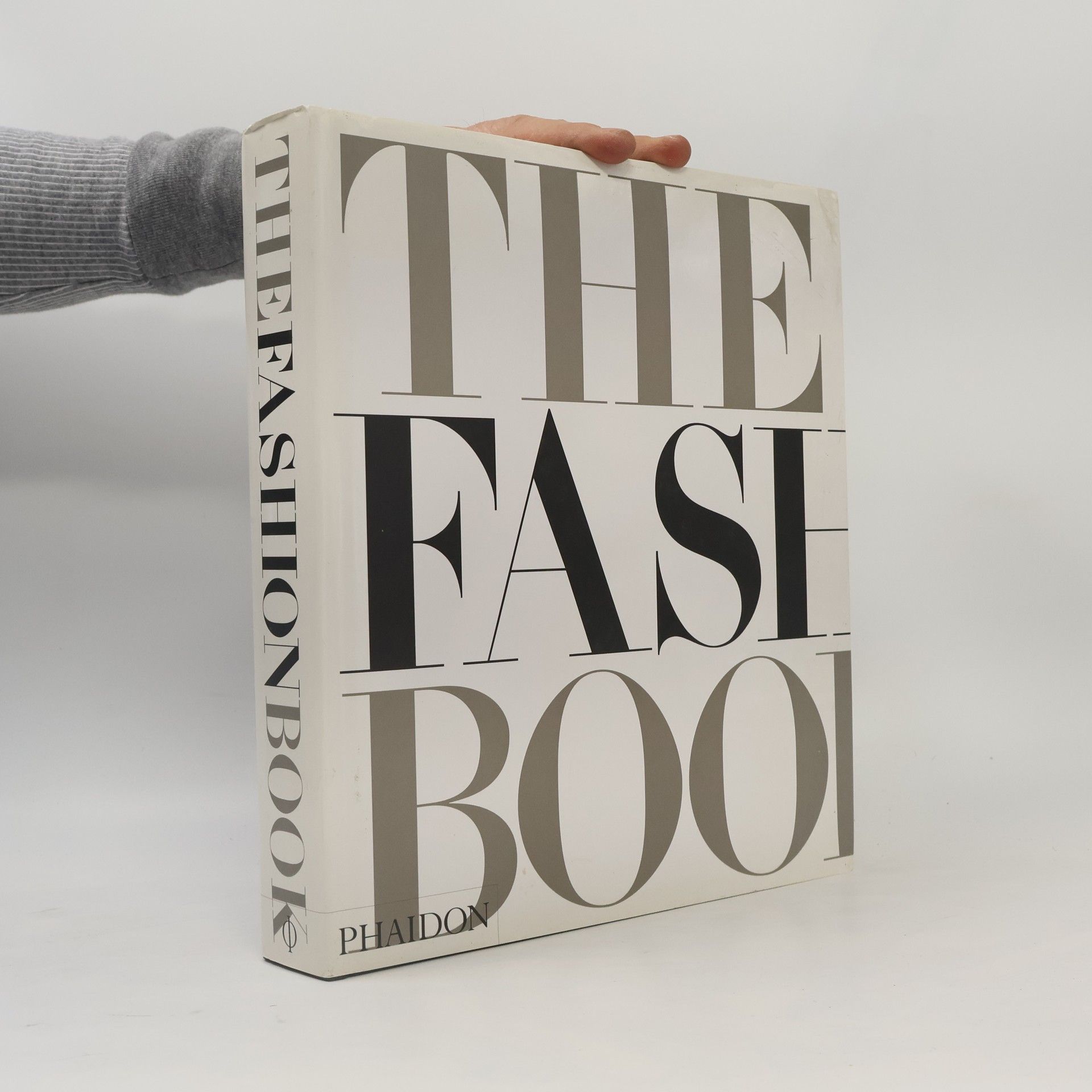 Editors of Phaidon Press The Fashion Book
