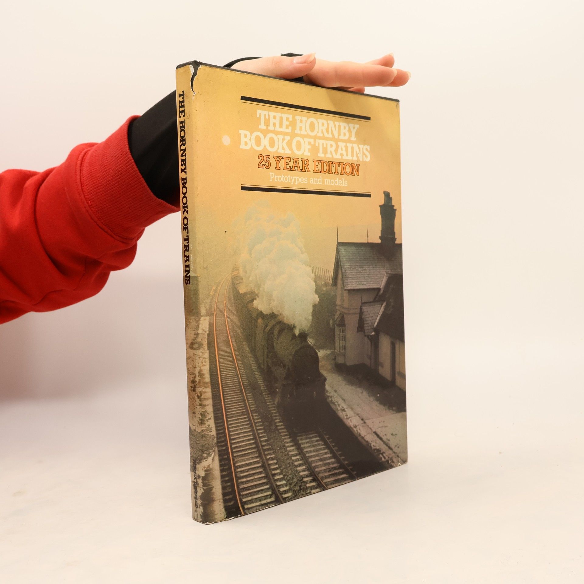 S. W Stevens-Stratten The Hornby Book of Trains