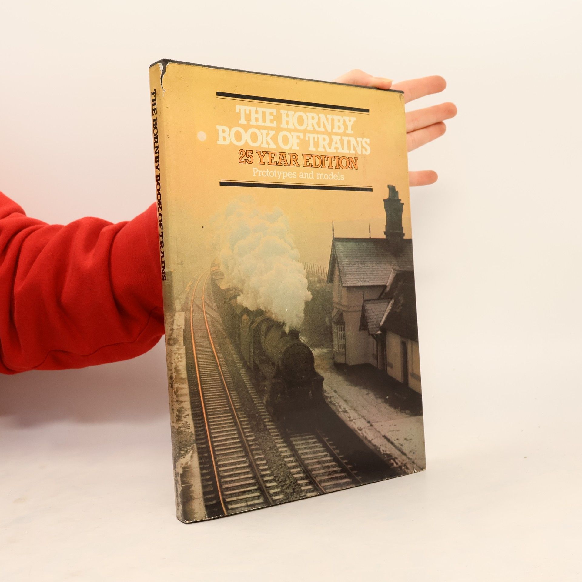 S. W Stevens-Stratten The Hornby Book of Trains