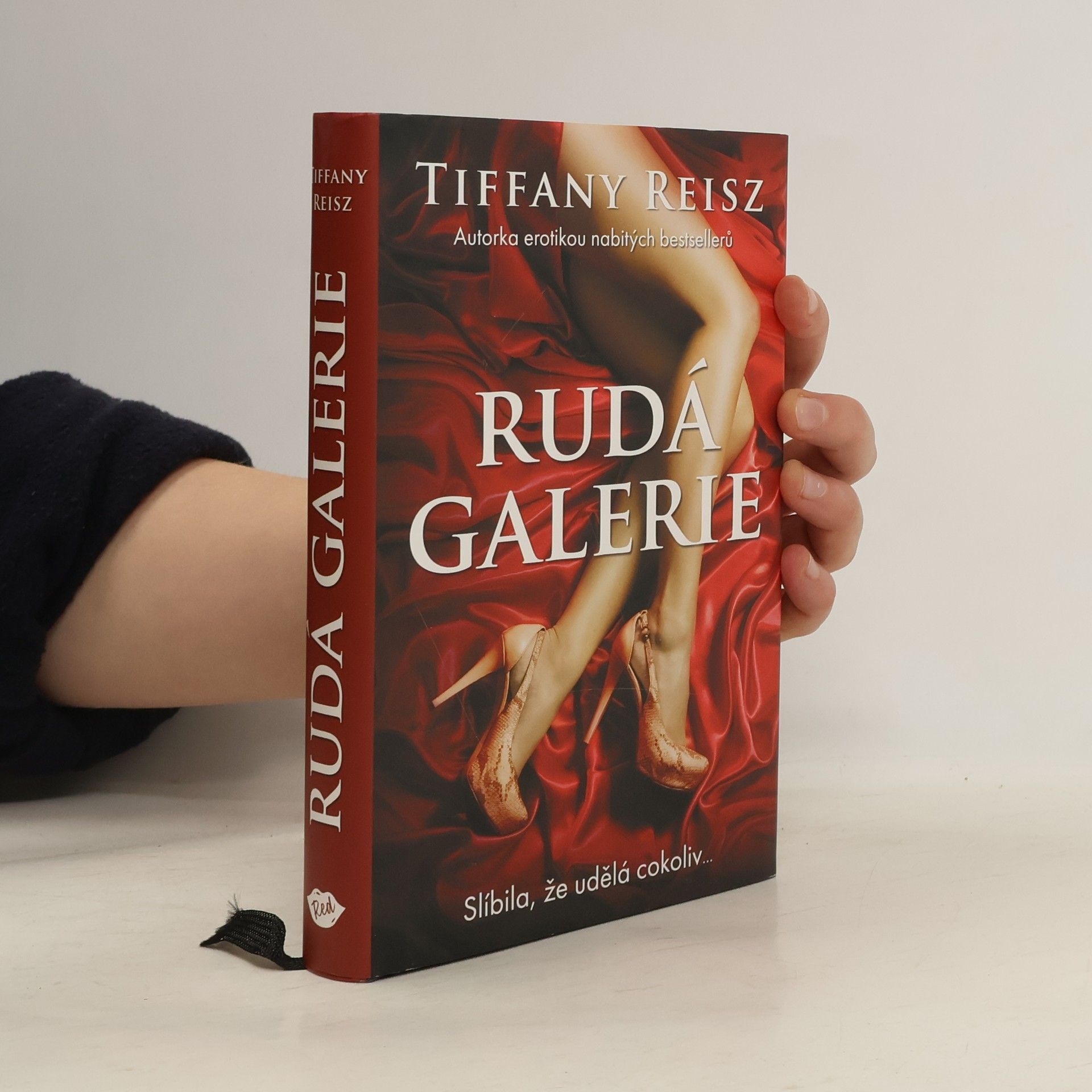 Tiffany Reisz Rudá galerie