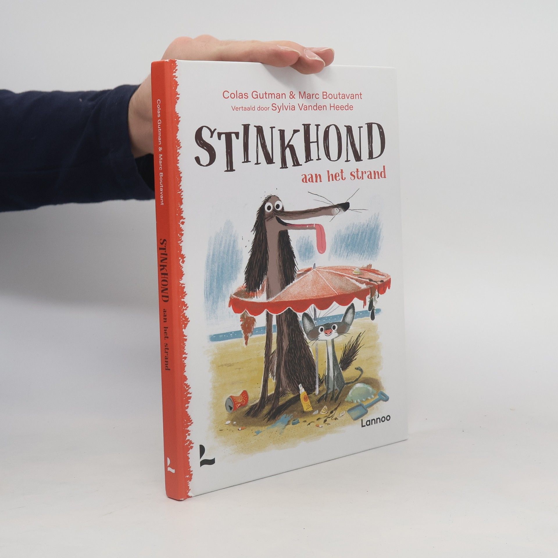 Colas Gutman Stinkhond aan het strand