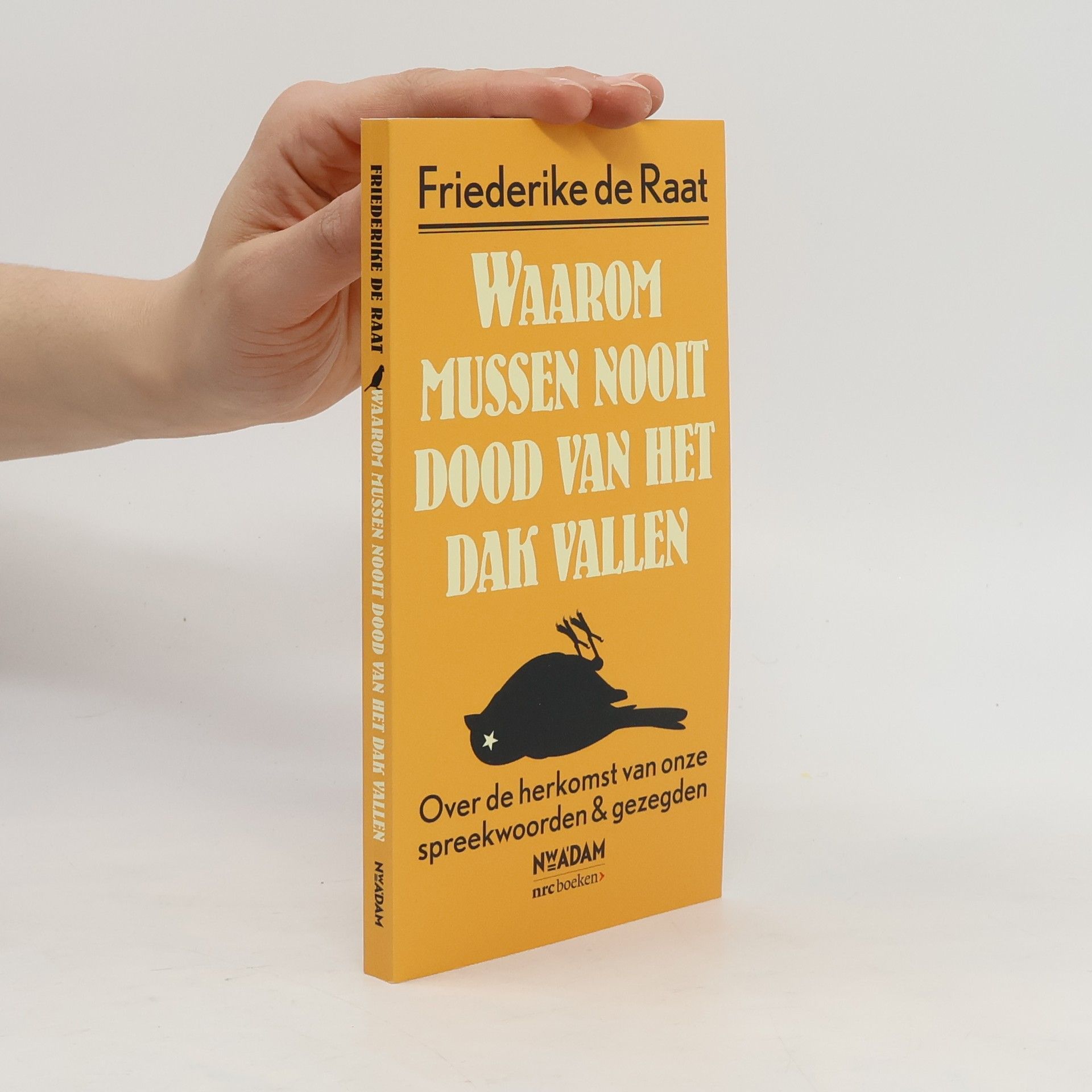 Frederieke de Raat Waarom mussen nooit dood van het dak vallen