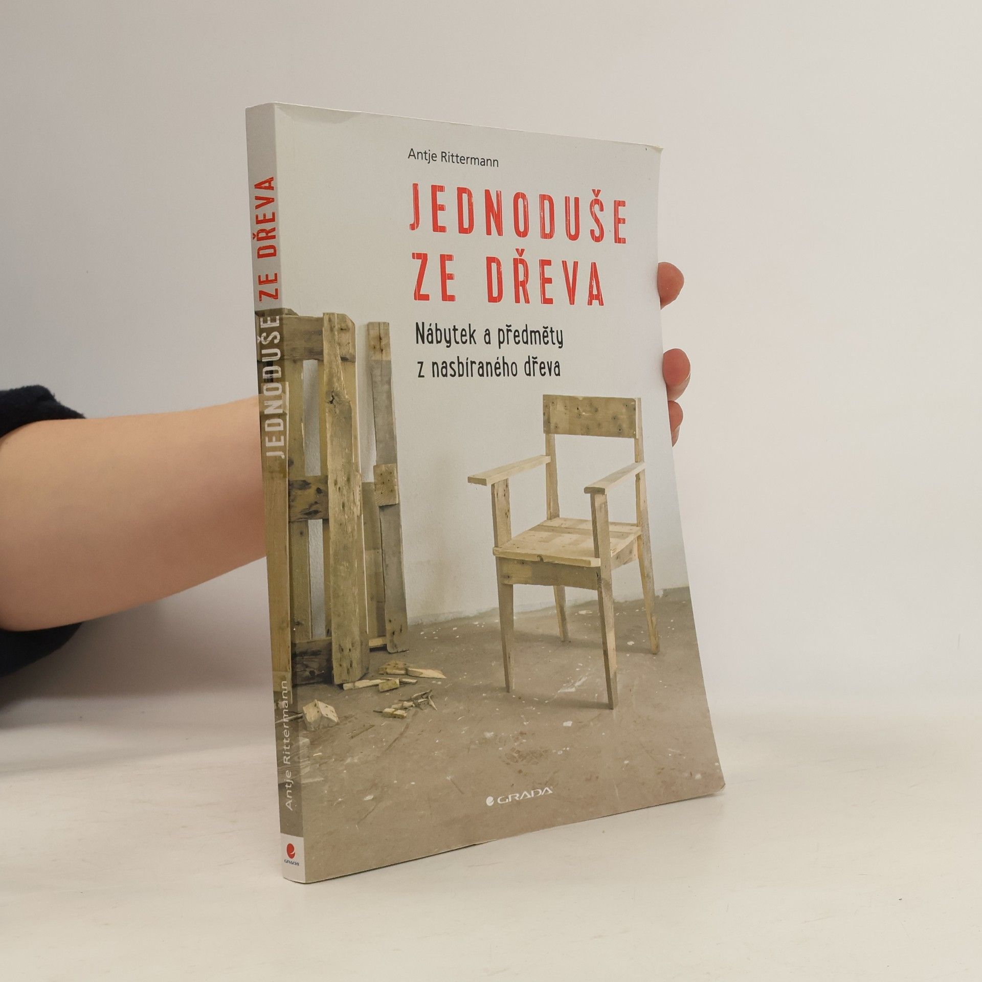 Antje Rittermann Jednoduše ze dřeva. Nábytek a předměty z nasbíraného dřeva