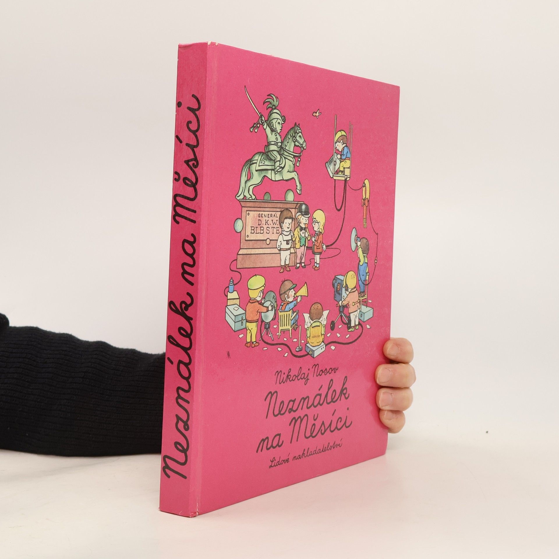 Neználek na Měsíci