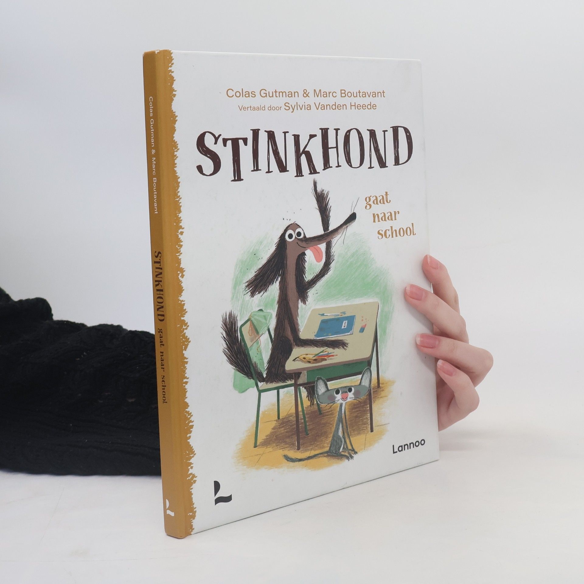 Stinkhond gaat naar school