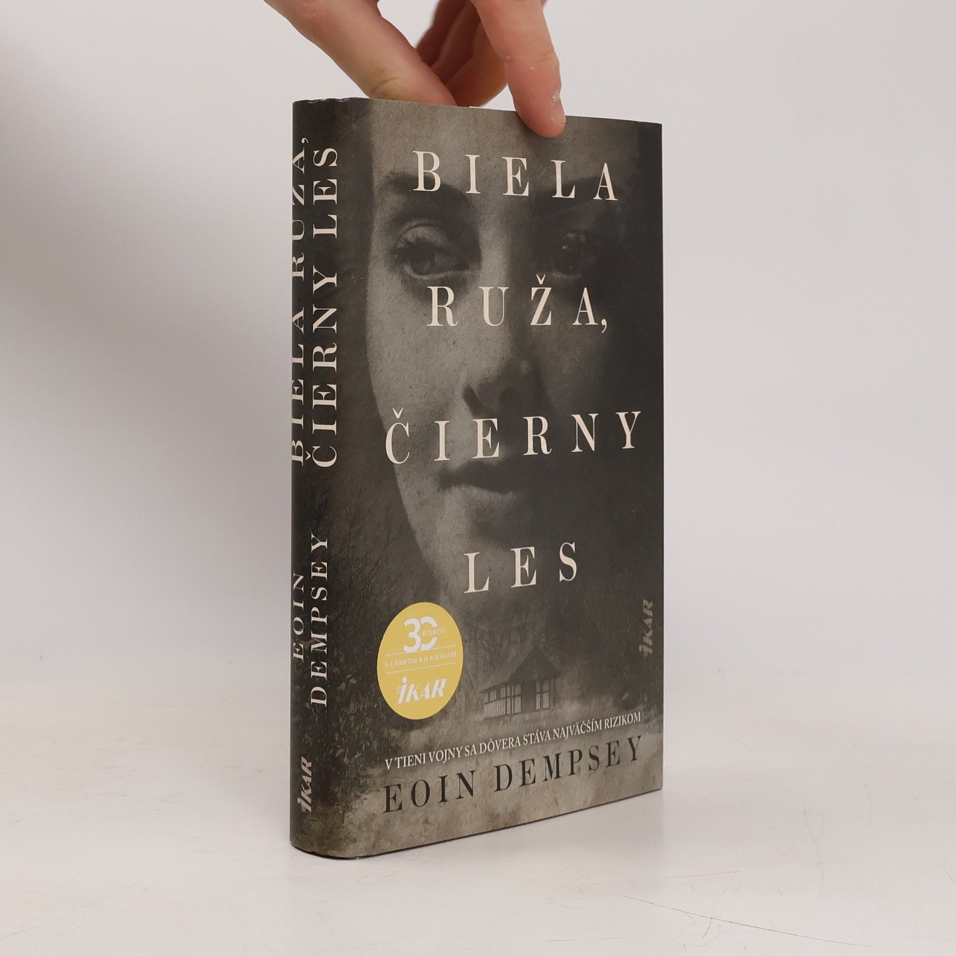 Eoin Dempsey Biela ruža, Čierny les