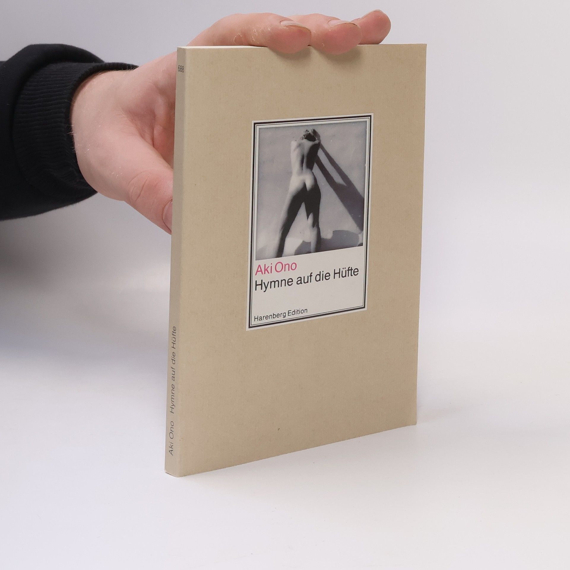 Aki Ono Hymne auf die Hüfte