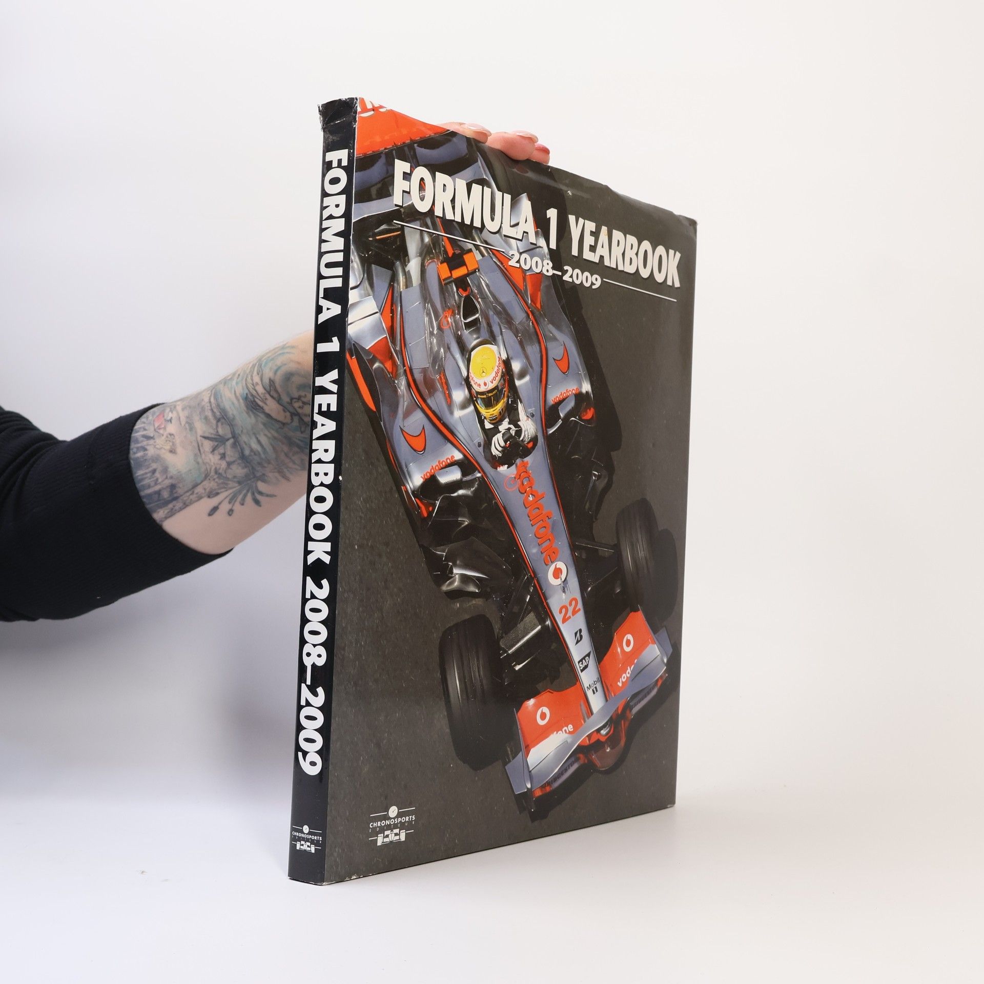 Darren Heath Formula 1 Yearbook 2008-09