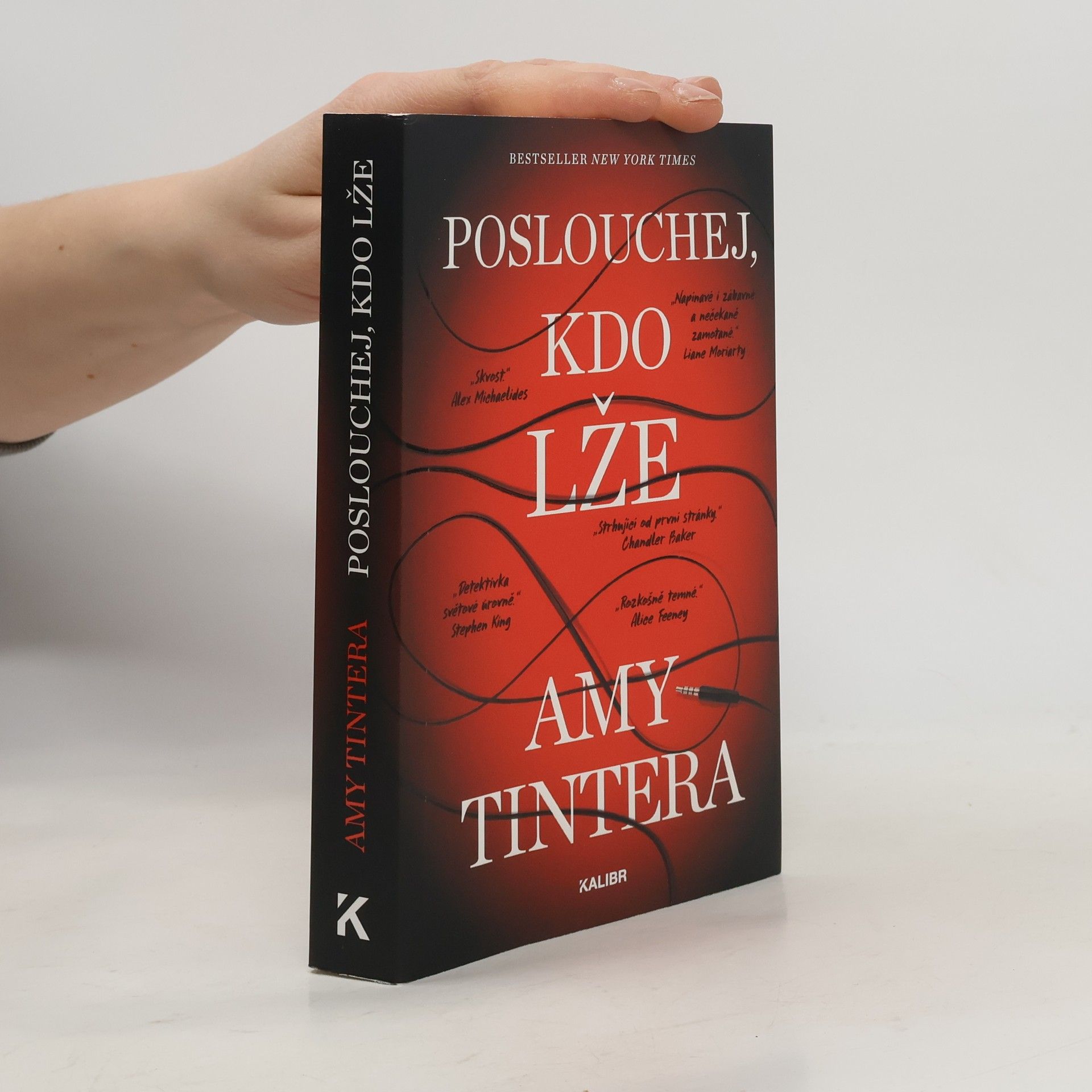 Amy Tintera Poslouchej, kdo lže