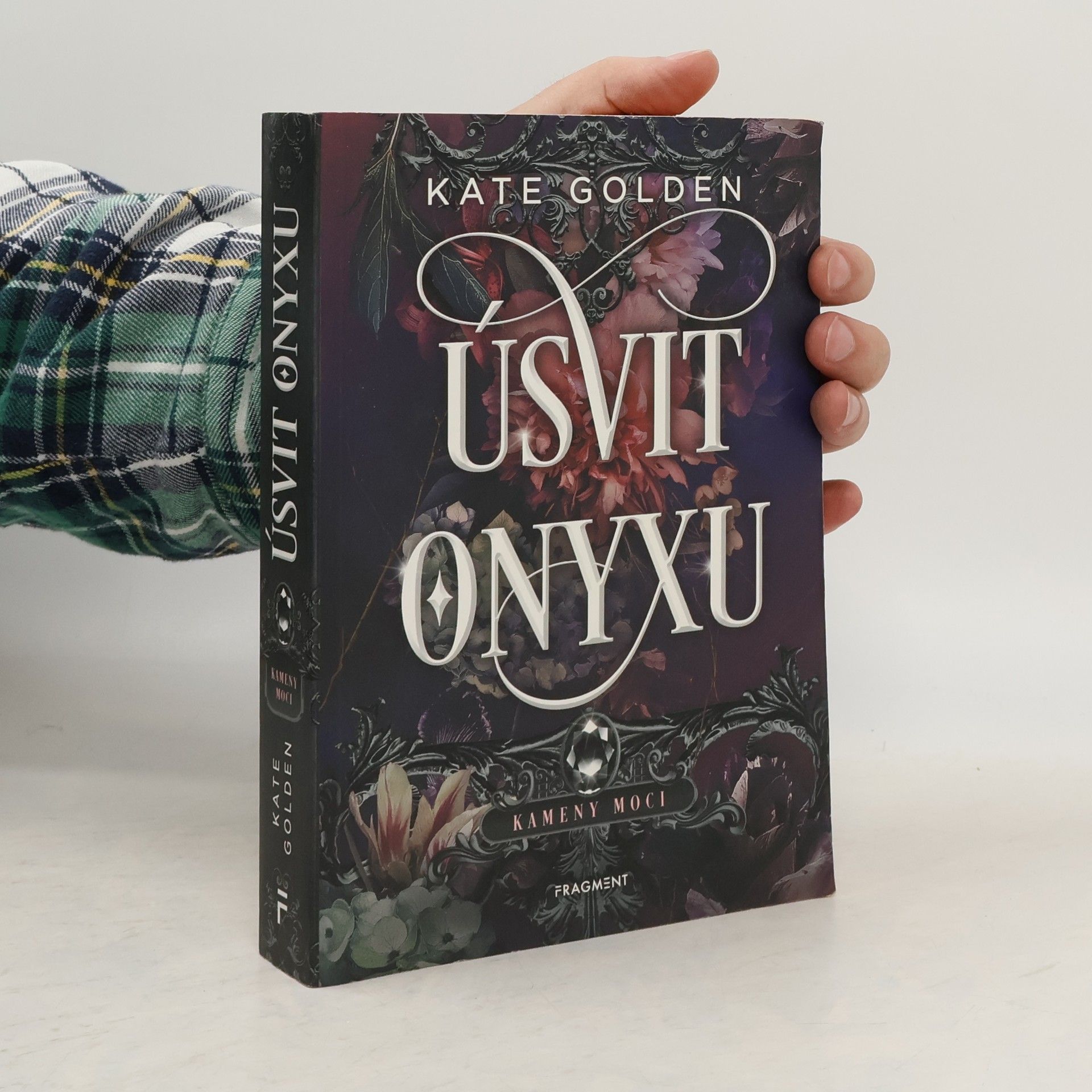 Kate Golden Kameny moci. Úsvit Onyxu