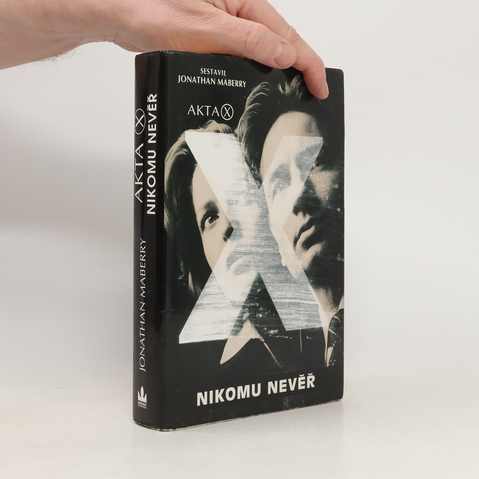 Jonathan Maberry Akta X - Nikomu nevěř