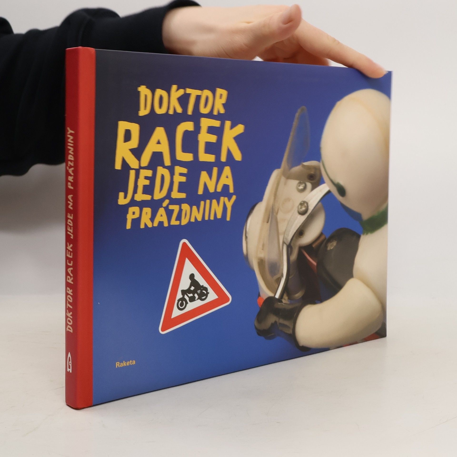 Doktor Racek jede na prázdniny