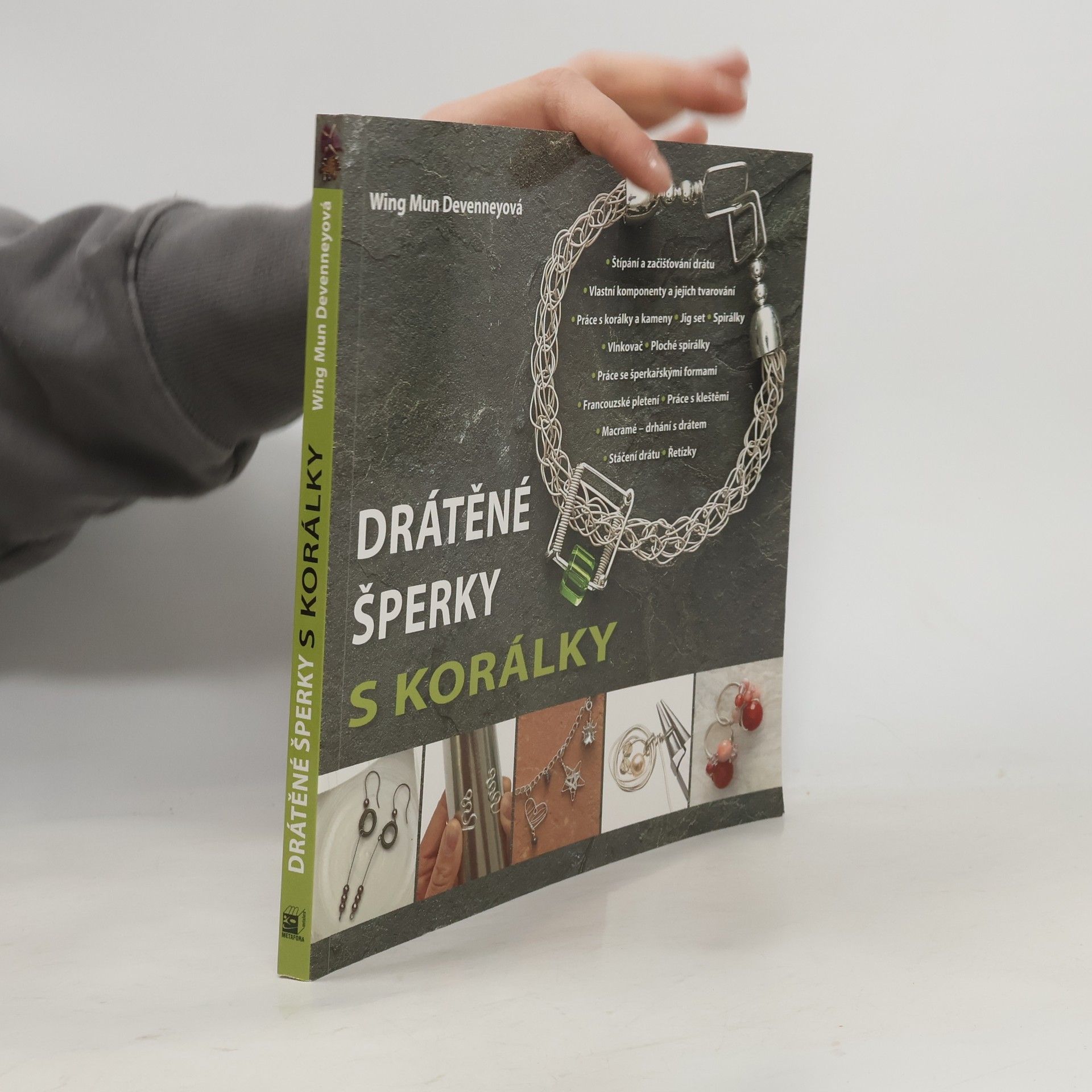 Drátěné šperky s korálky: Průvodce základními i pokročilými technikami s projekty a předlohami