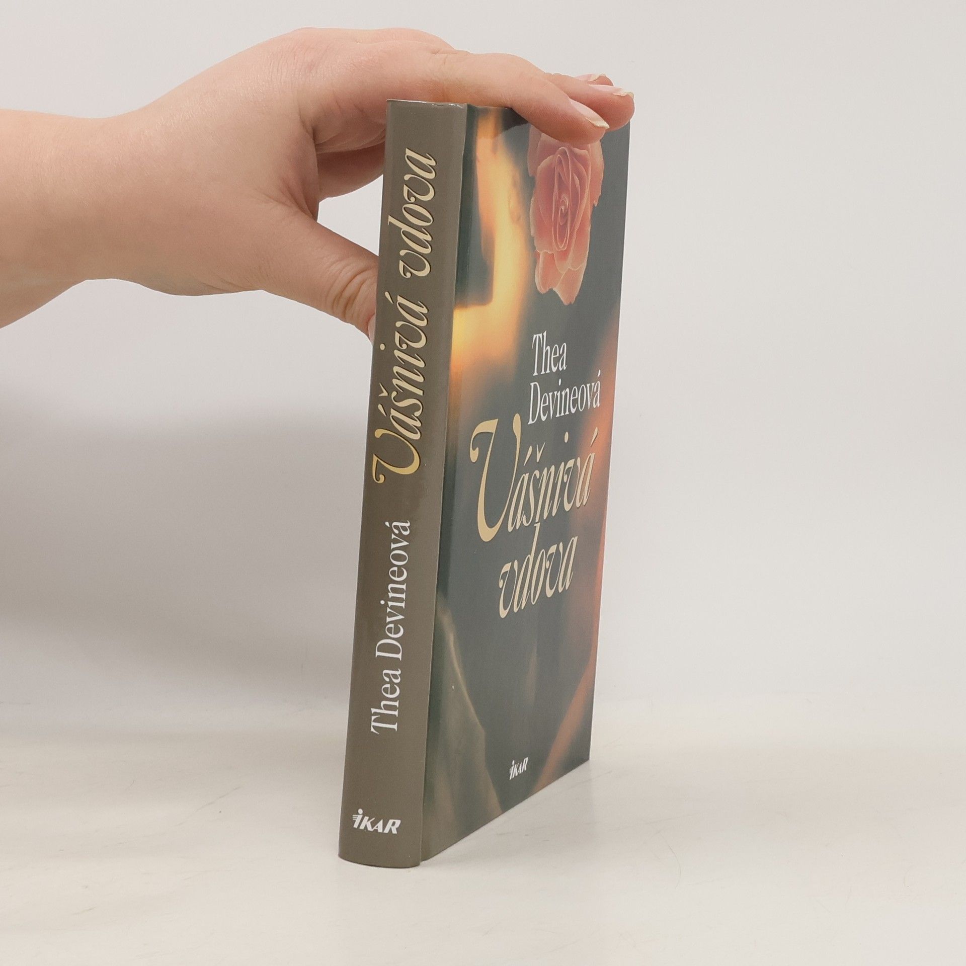 Thea Devine Vášnivá vdova