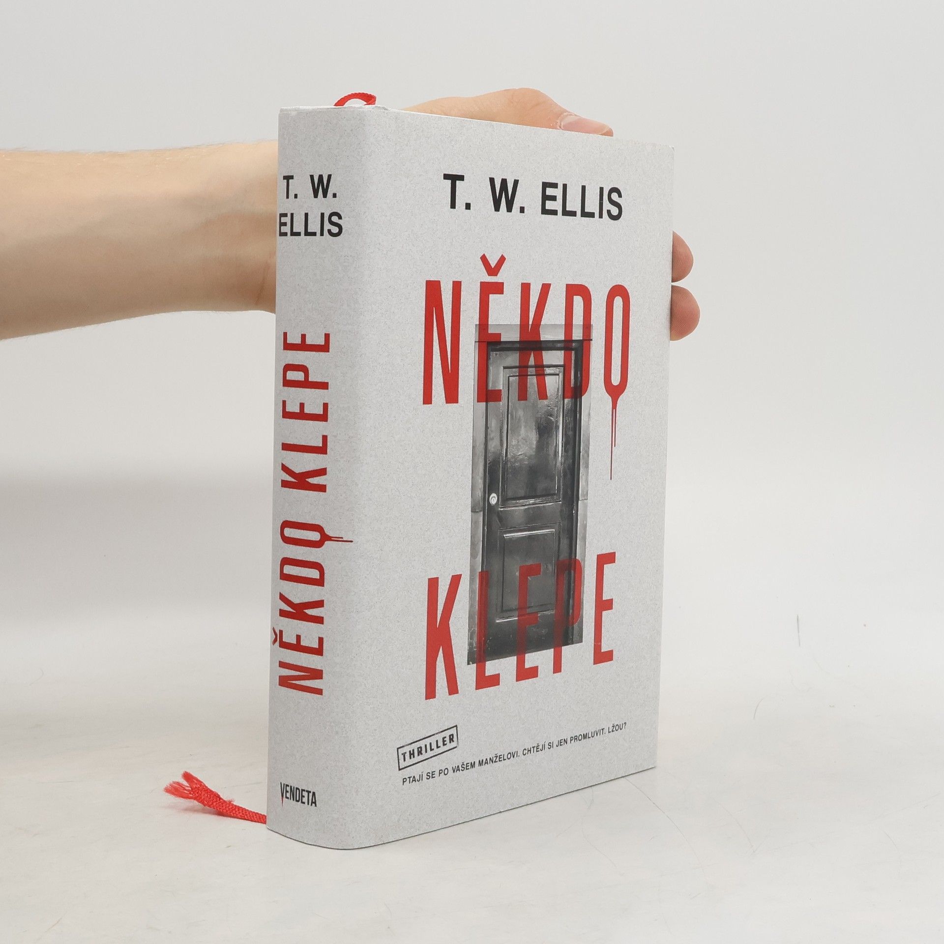 Tom Wood Někdo klepe