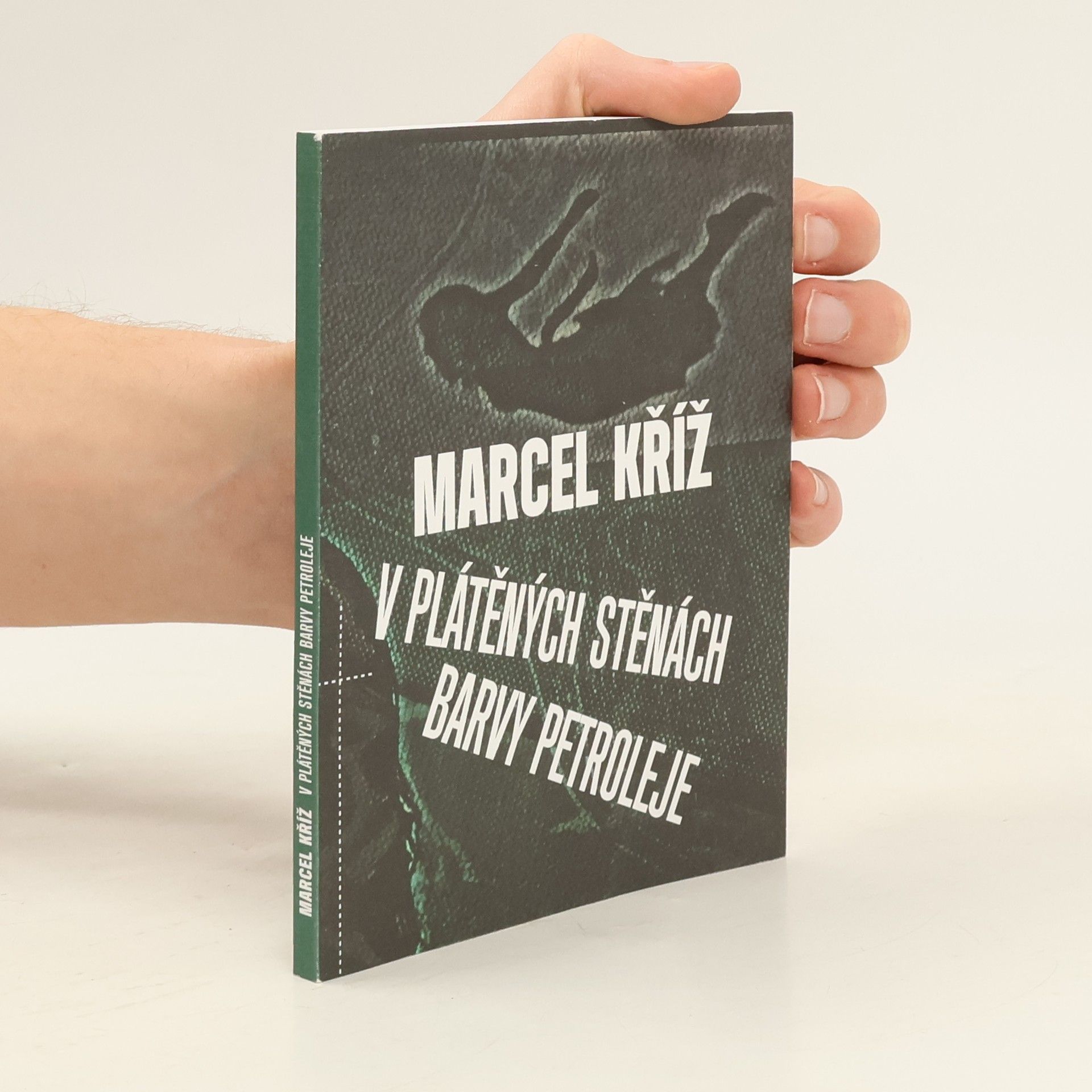 Marcel Kříž V plátěných stěnách barvy petroleje