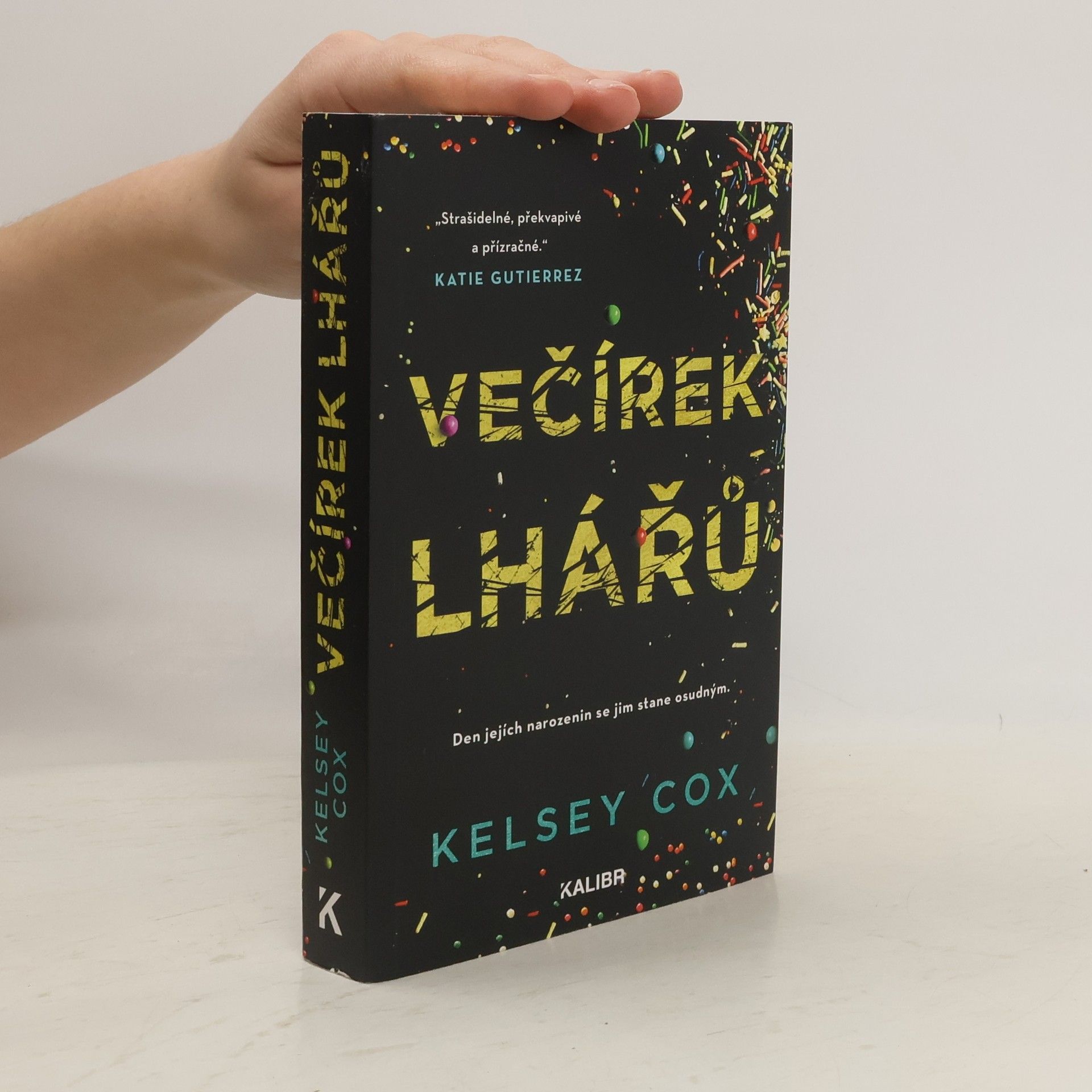 Kelsey Cox Večírek lhářů