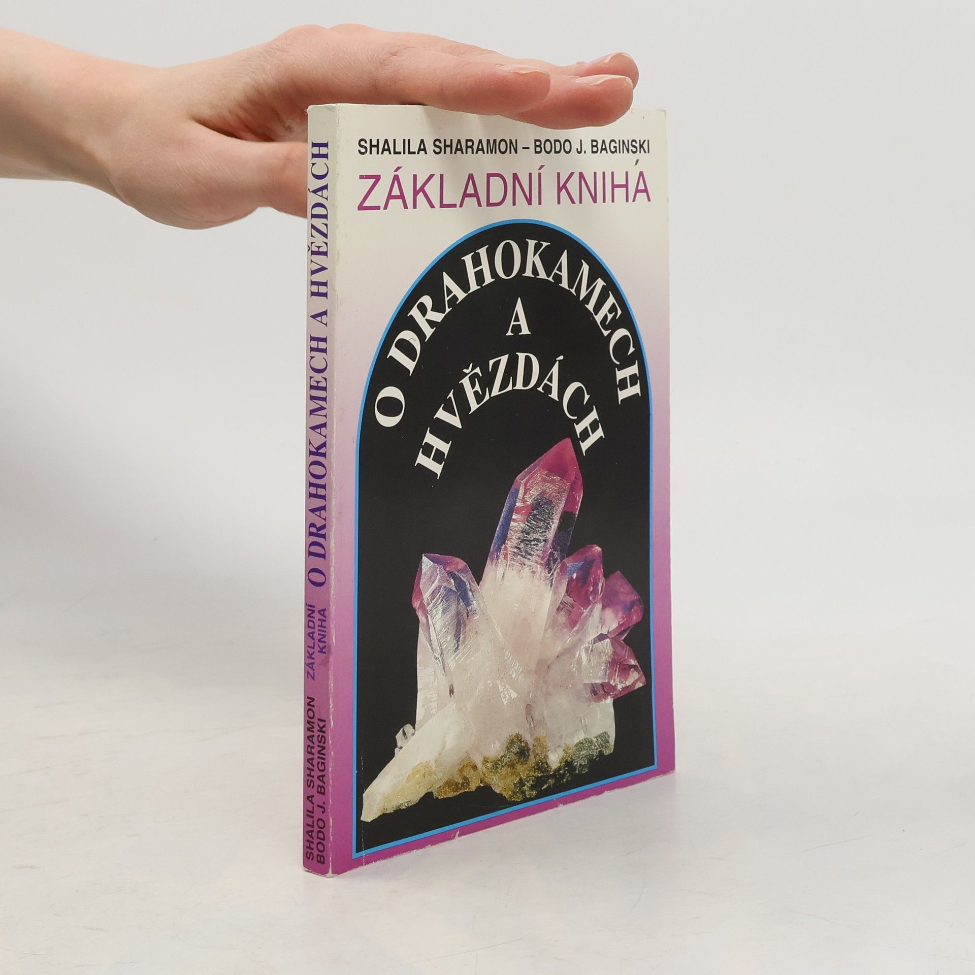 Shalila Sharamon Základní kniha o drahokamech a hvězdách. Tajemné síly drahých kamenů a jejich vztah k dvanácti znamením zvěrokruhu