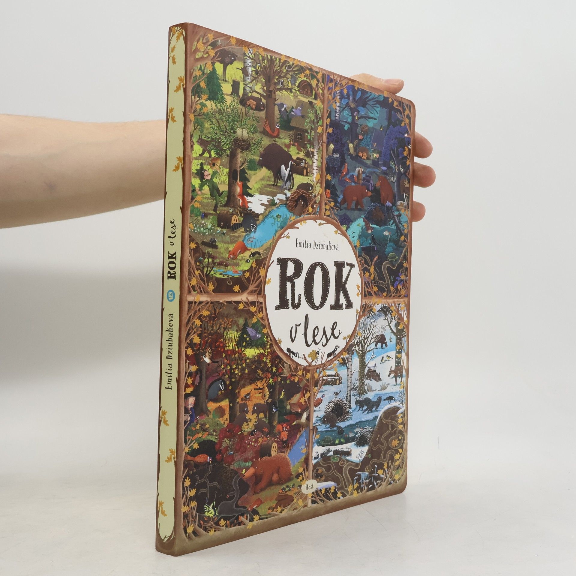 Emilia Dziubak Rok v lese
