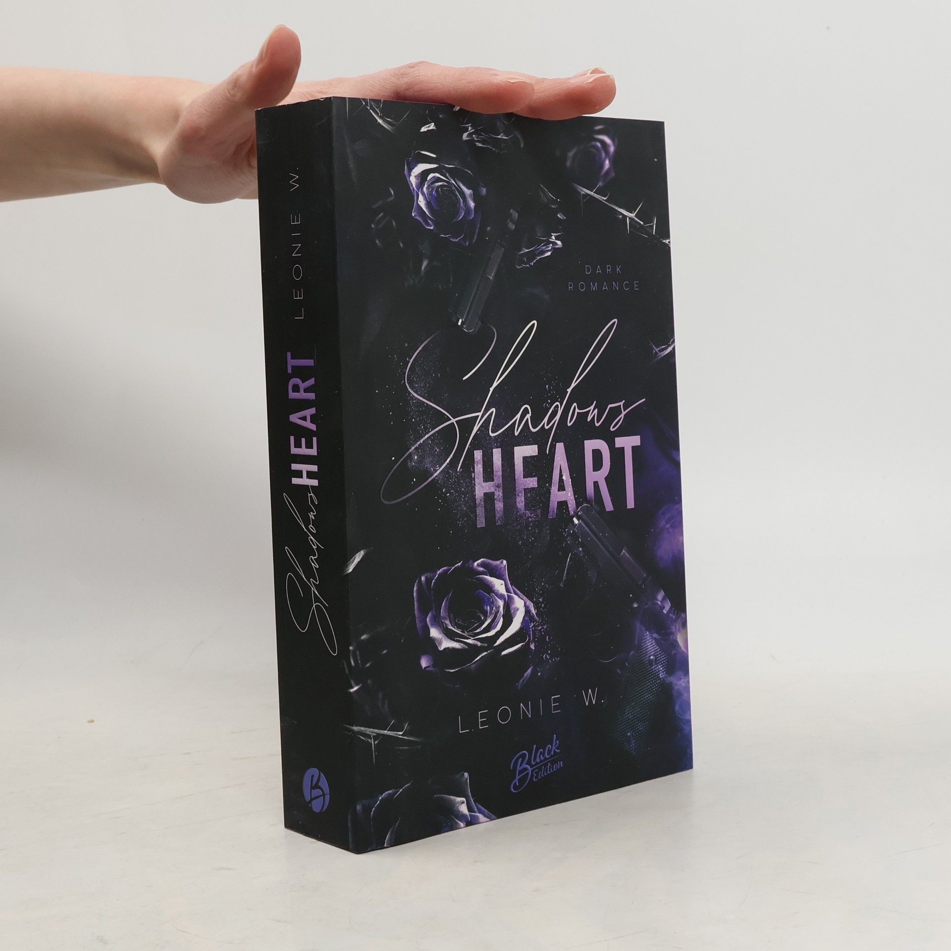 Leonie W. Shadow's Heart