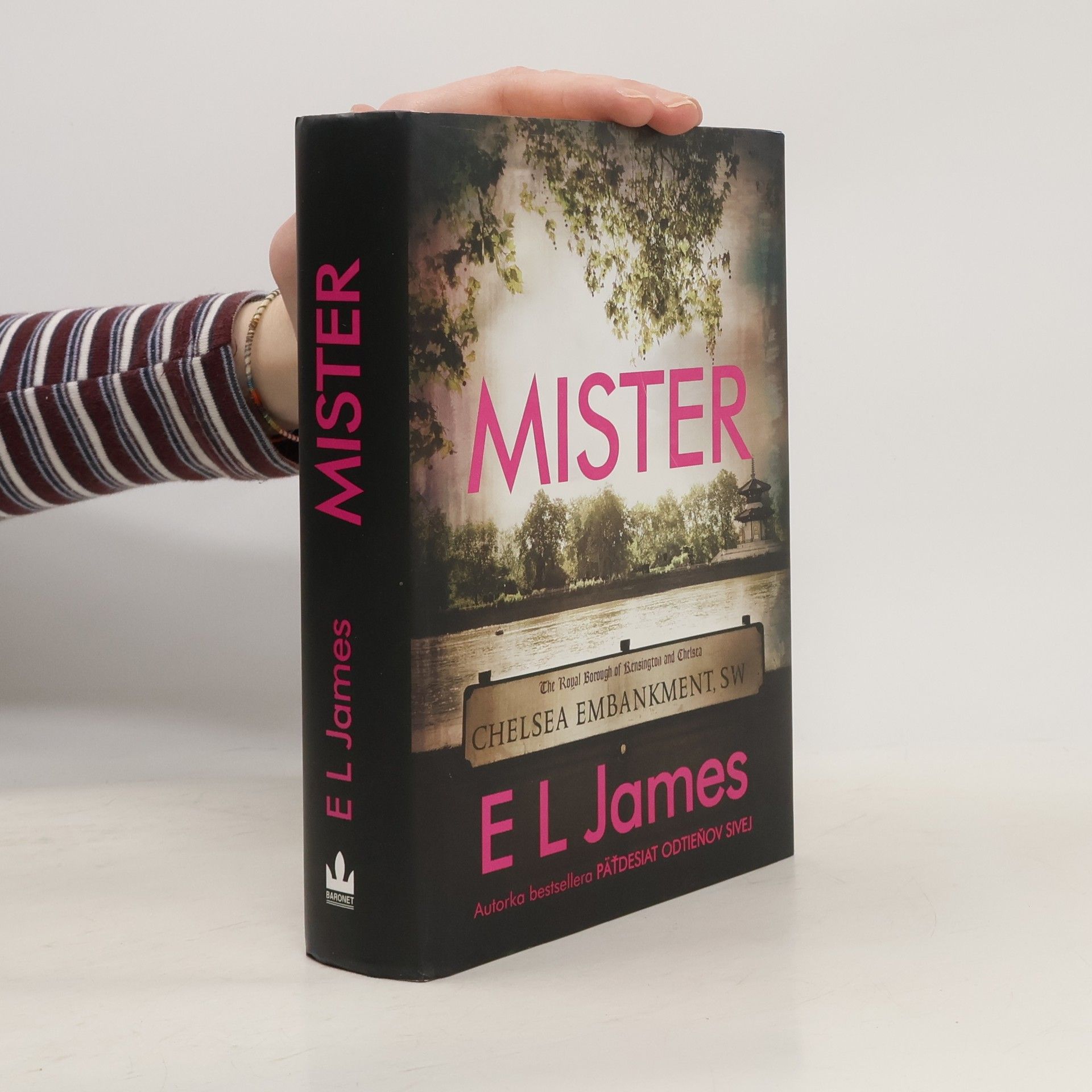 E L James Mister
