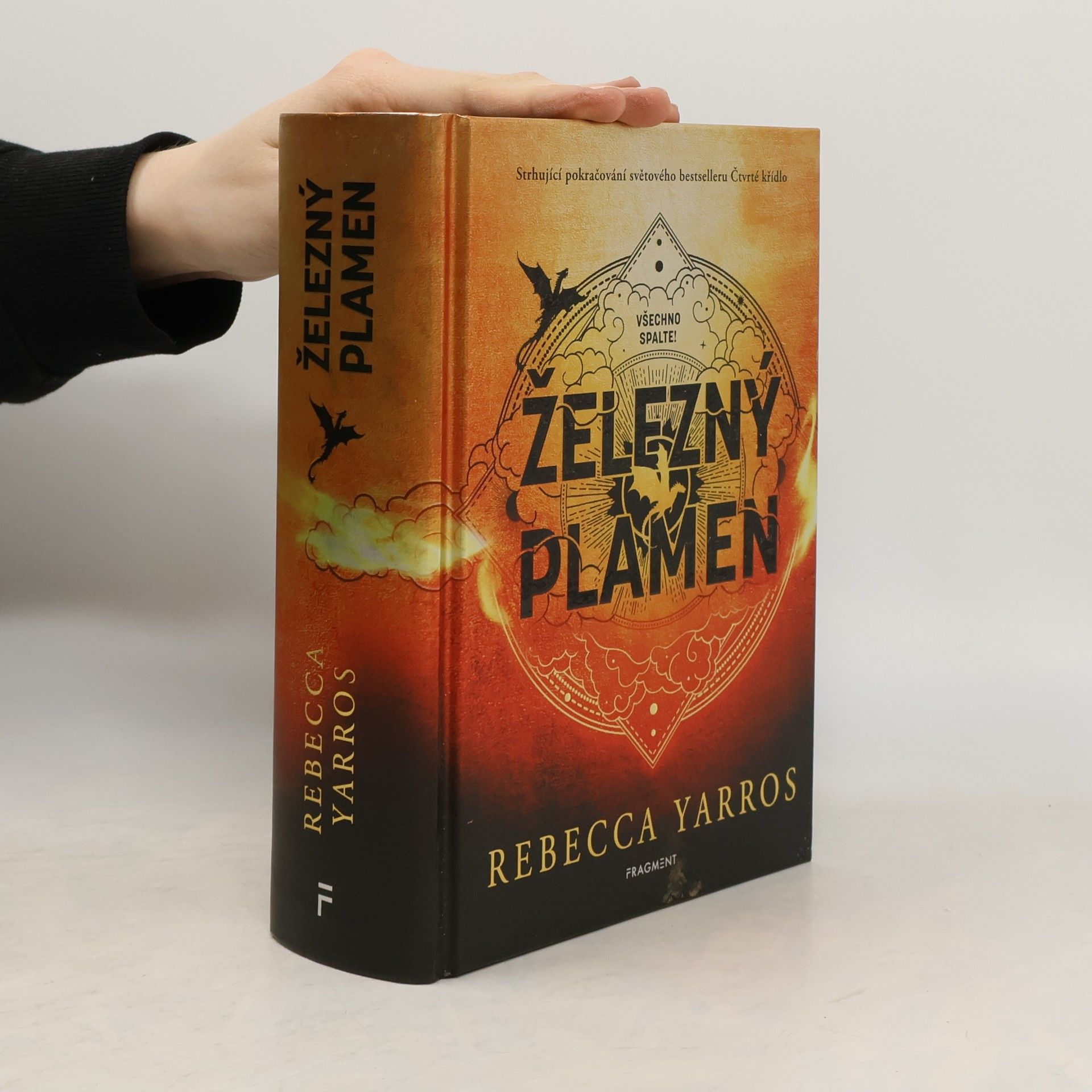 Rebecca Yarros Železný plamen