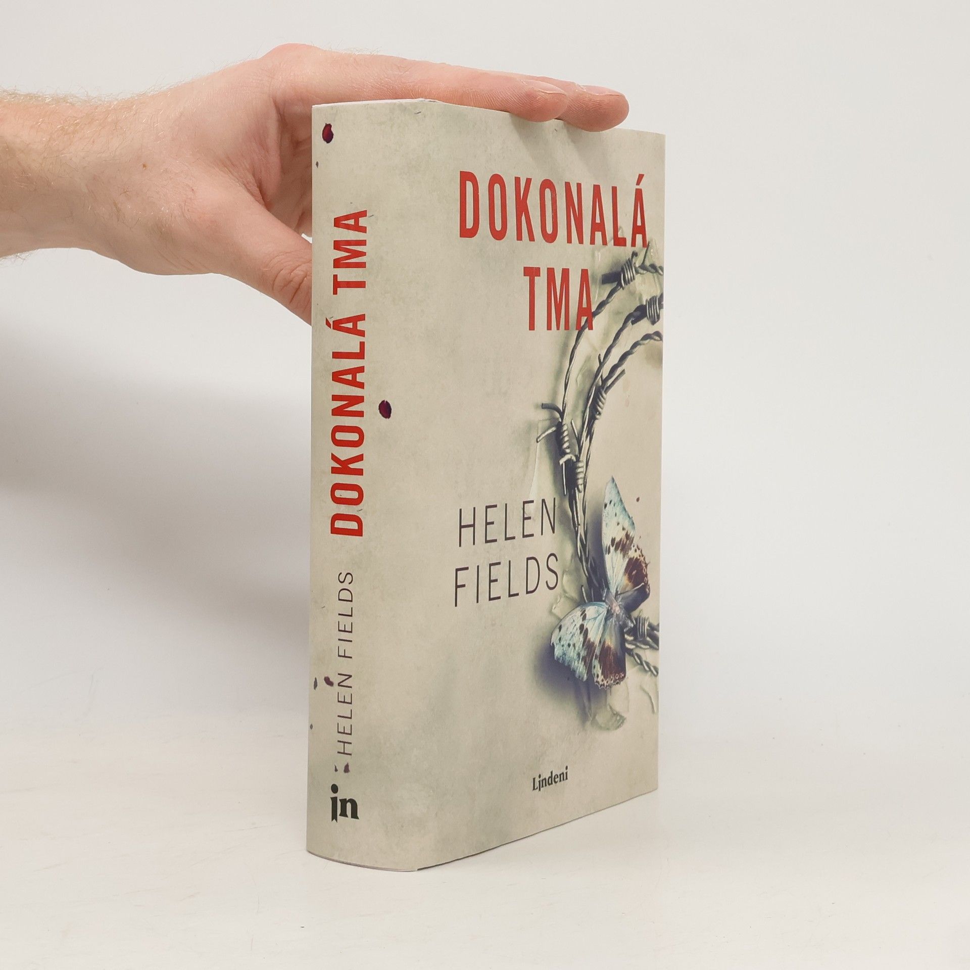 Helen Fields Dokonalá tma