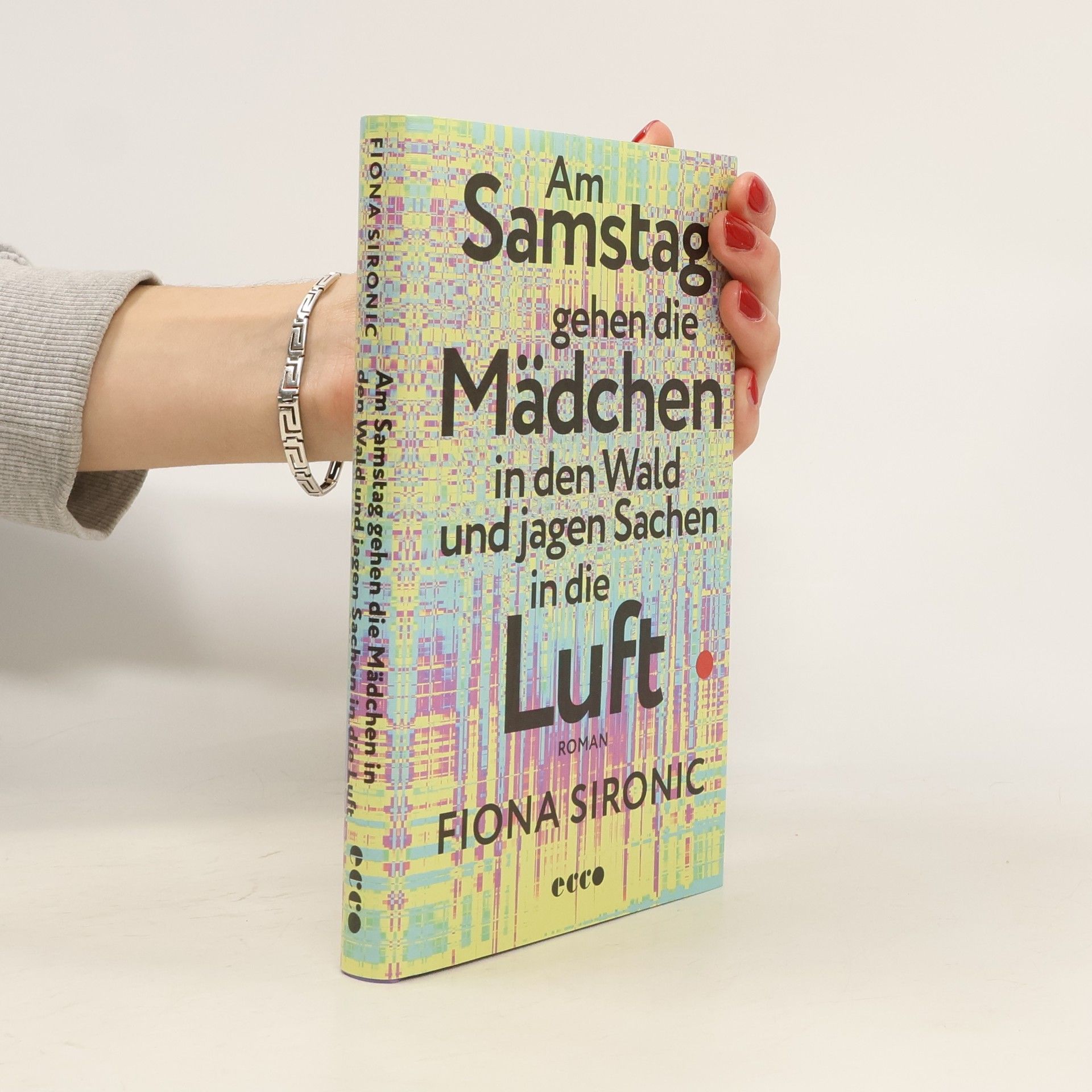 Fiona Sironic Am Samstag gehen die Mädchen in den Wald und jagen Sachen in die Luft