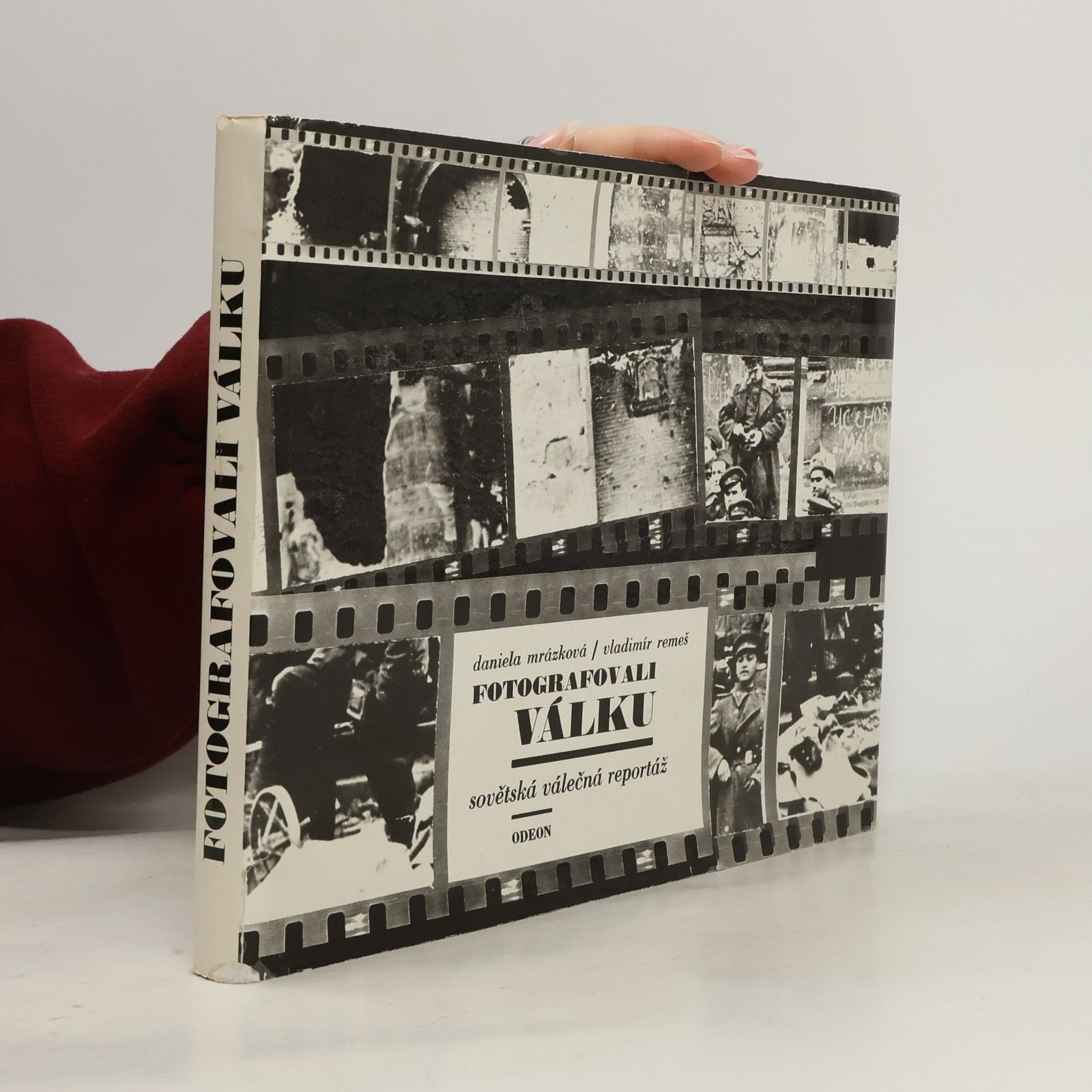 Daniela Mrázková Fotografovali válku. Sovětská válečná reportáž