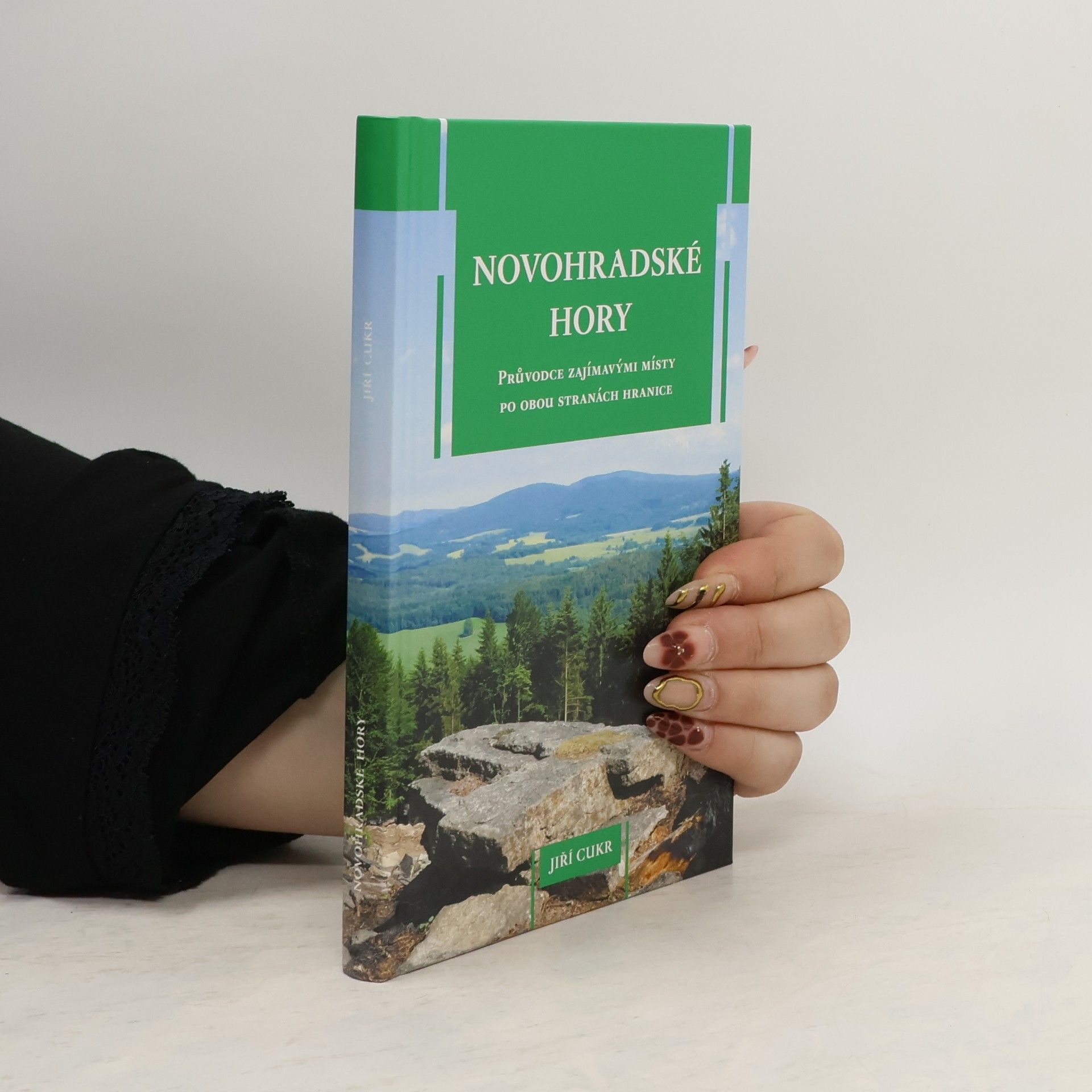 Jiří Cukr Novohradské hory: Průvodce zajímavými místy po obou stranách hranice