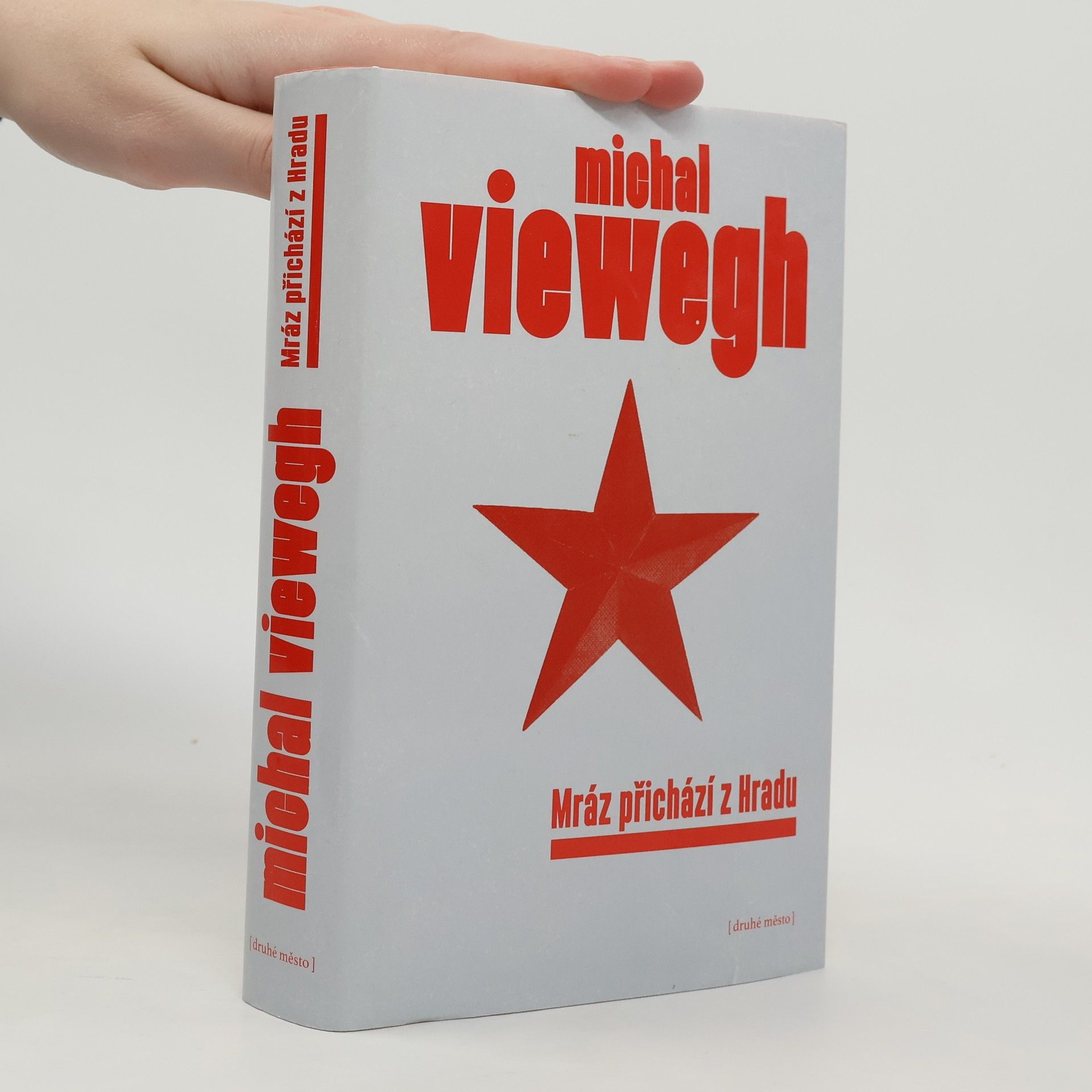 Michal Viewegh Mráz přichází z Hradu